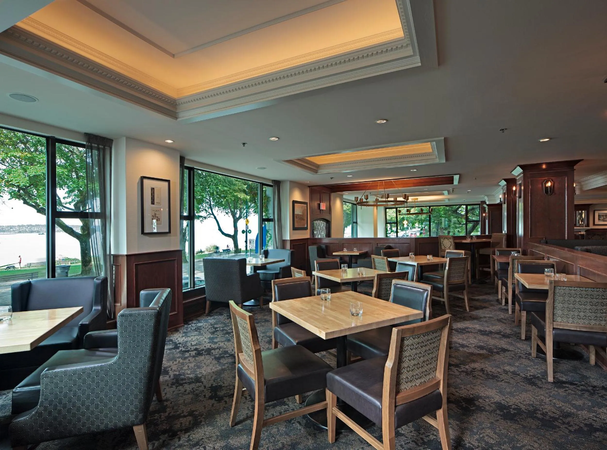 Lounge or bar in The Sylvia Hotel