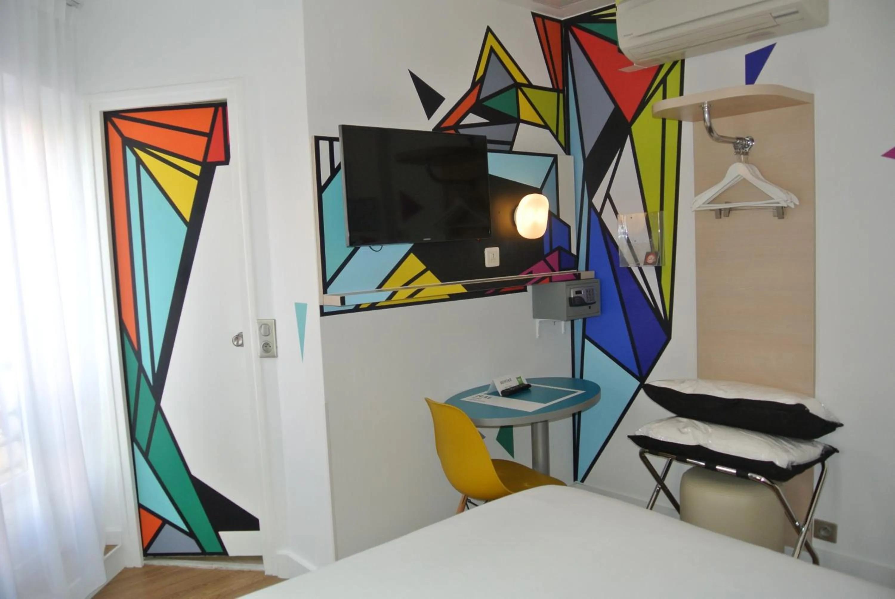 Photo of the whole room, Bed in ibis Styles Paris Maine Montparnasse