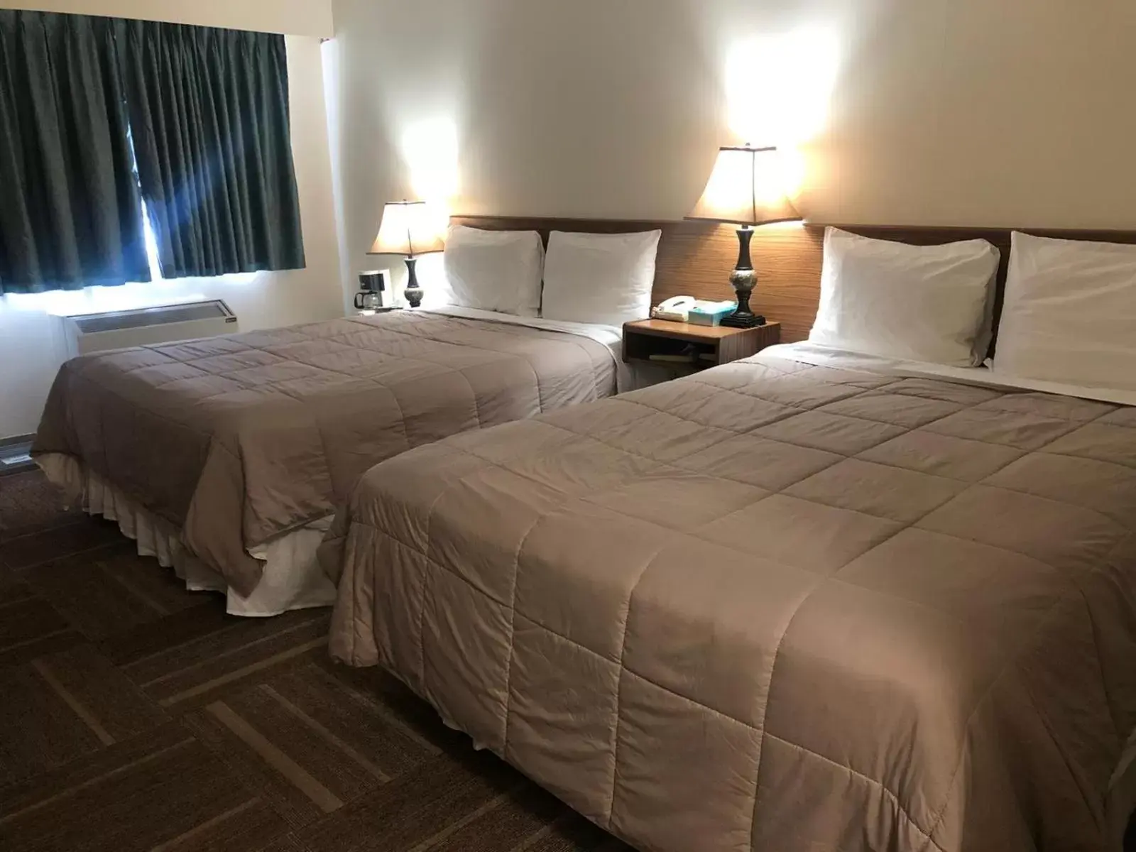 Large Double Room in Houston Motor Inn Large Double Room in Houston Motor Inn