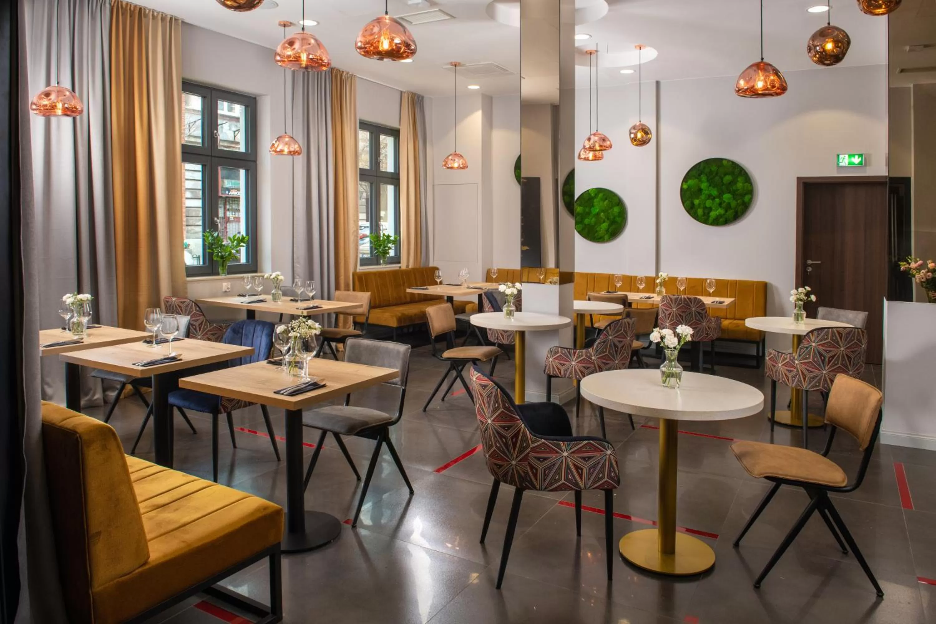 Restaurant/places to eat in Xerion Hotel