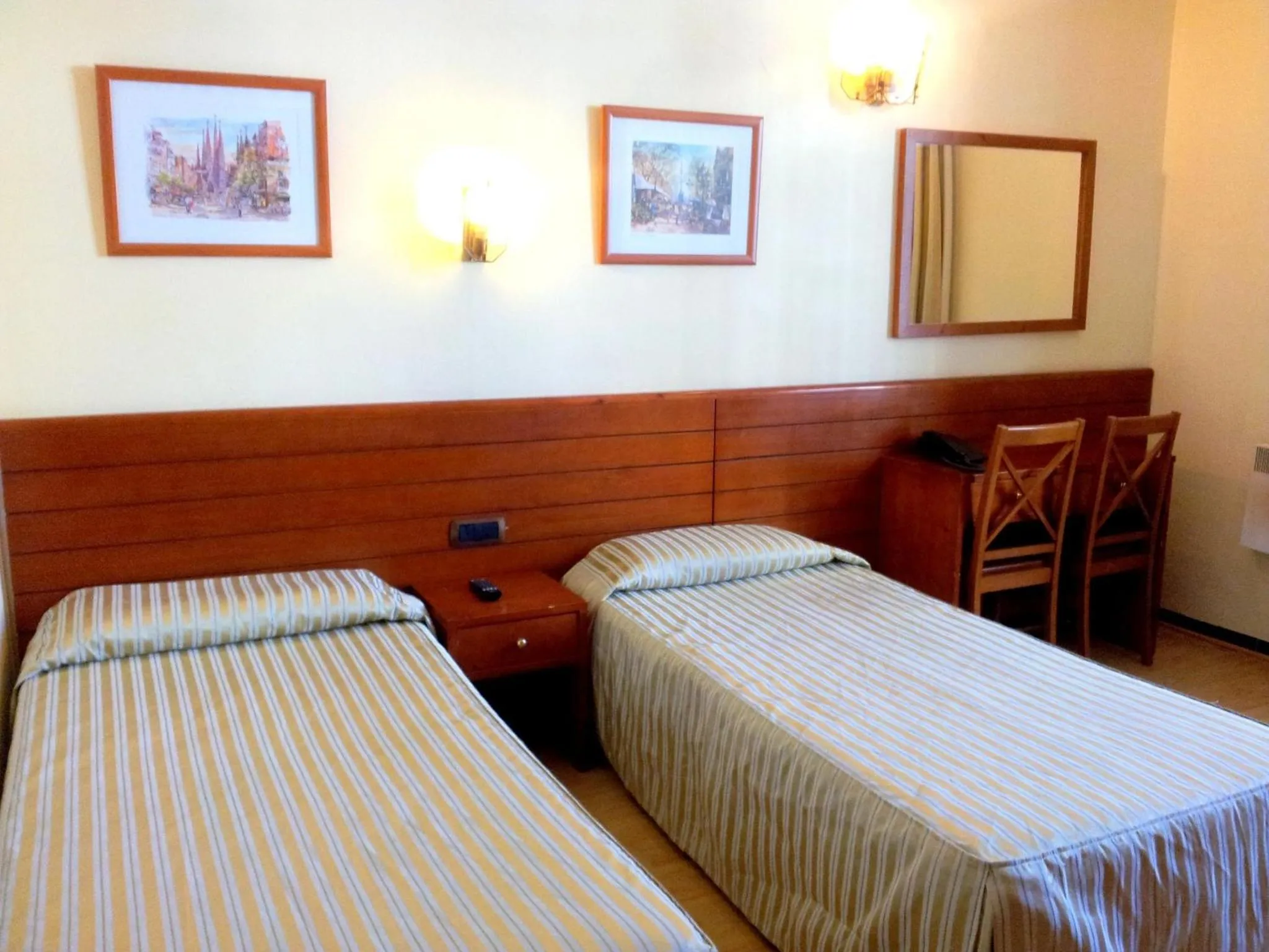 Photo of the whole room, Bed in Hotel Toledano Ramblas