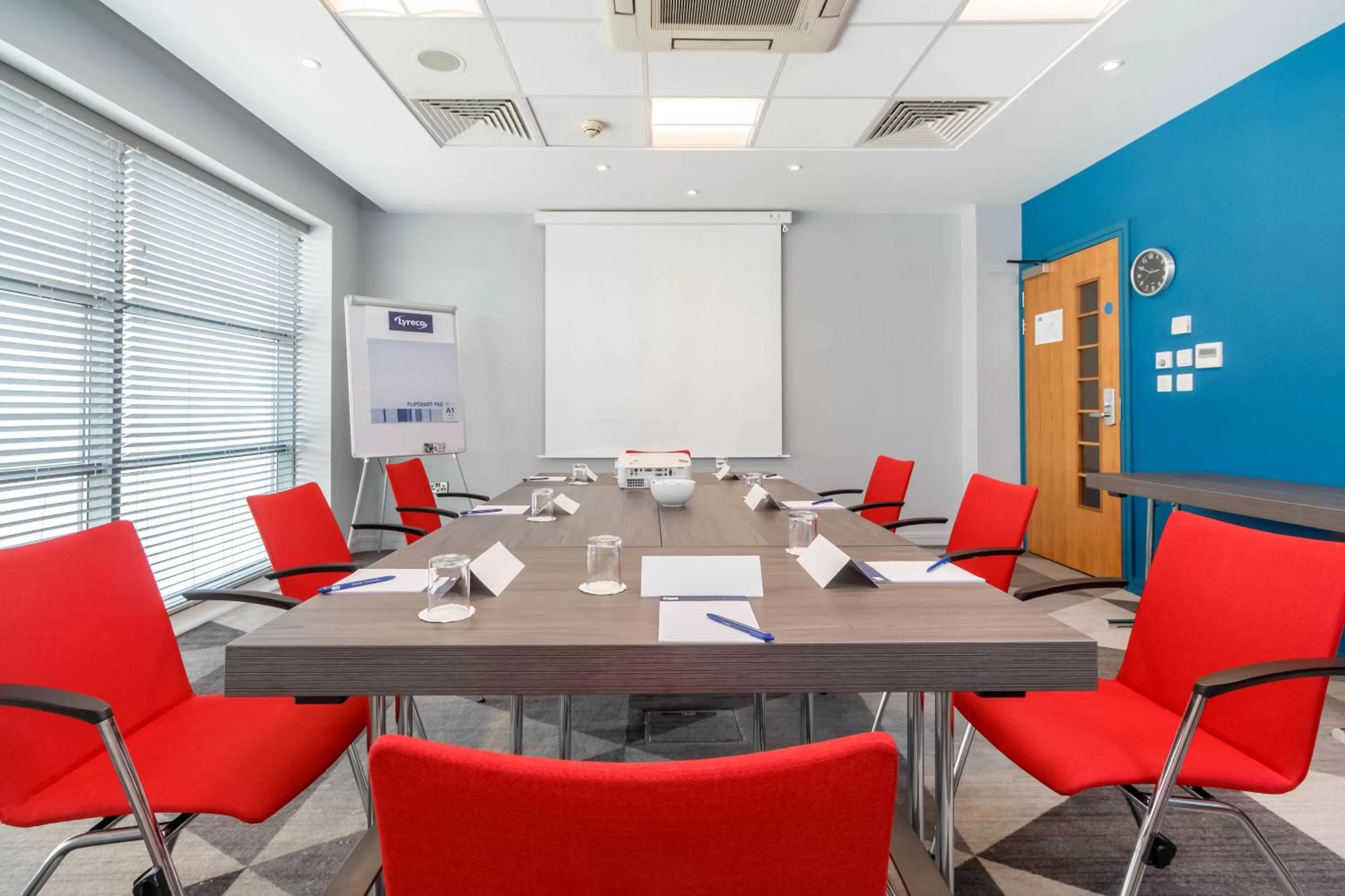 Meeting/conference room in Holiday Inn Express Walsall M6, J10 by IHG