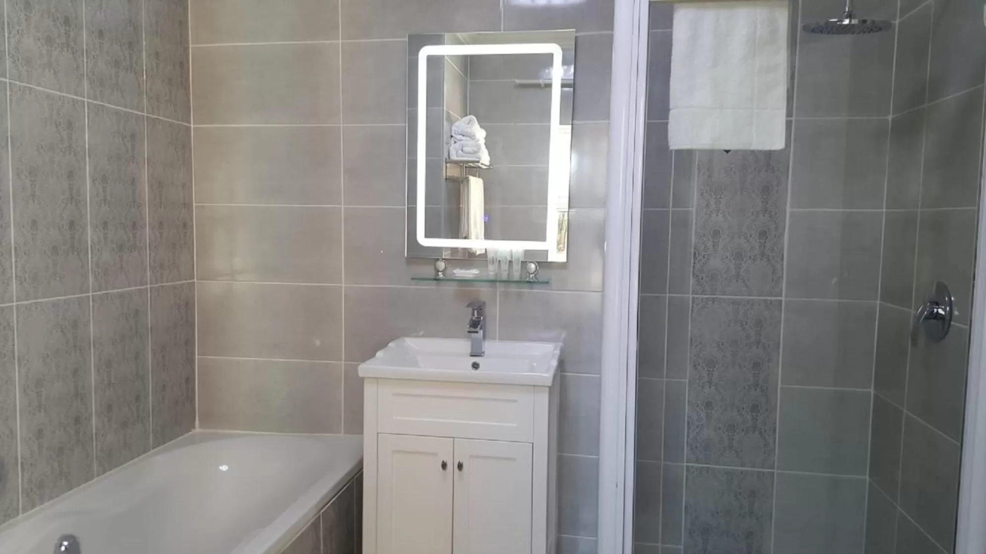 Luxury Two-Bedroom Unit in Lakeview Boutique Hotel & Conference Center