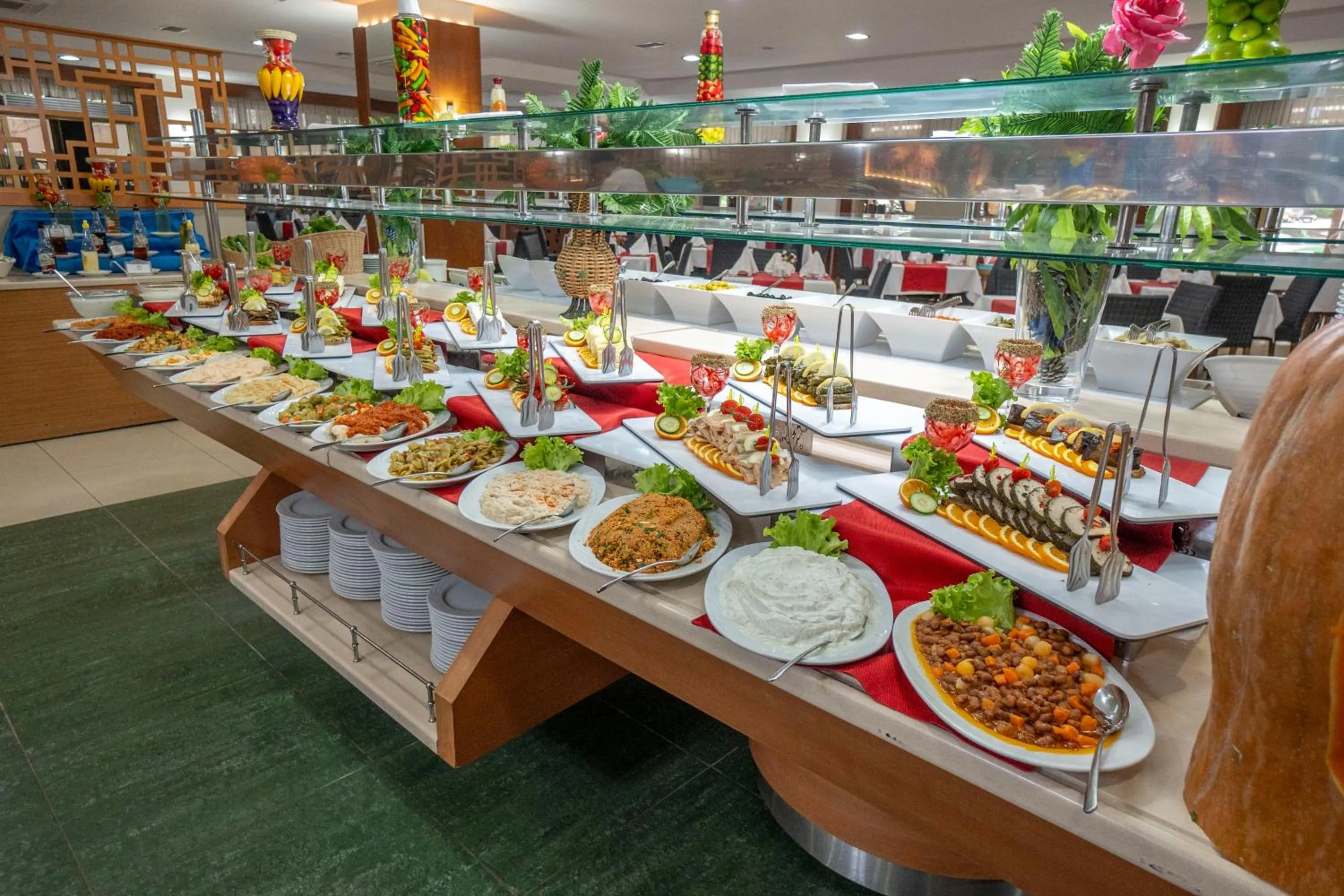 Food and drinks in Side Breeze Hotel