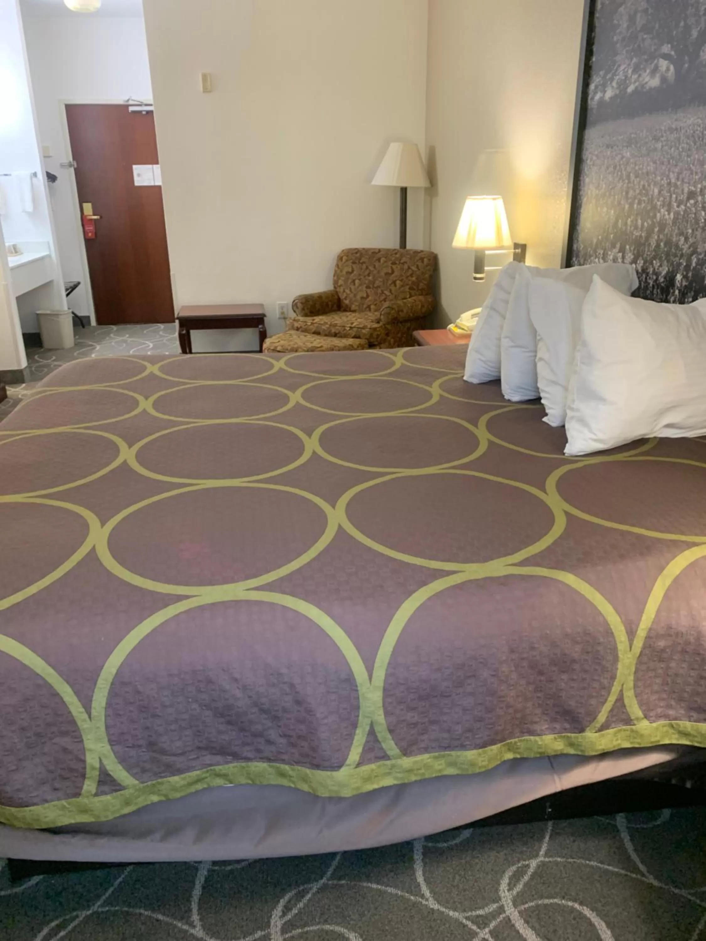 Bed in Super 8 by Wyndham Hillsboro TX