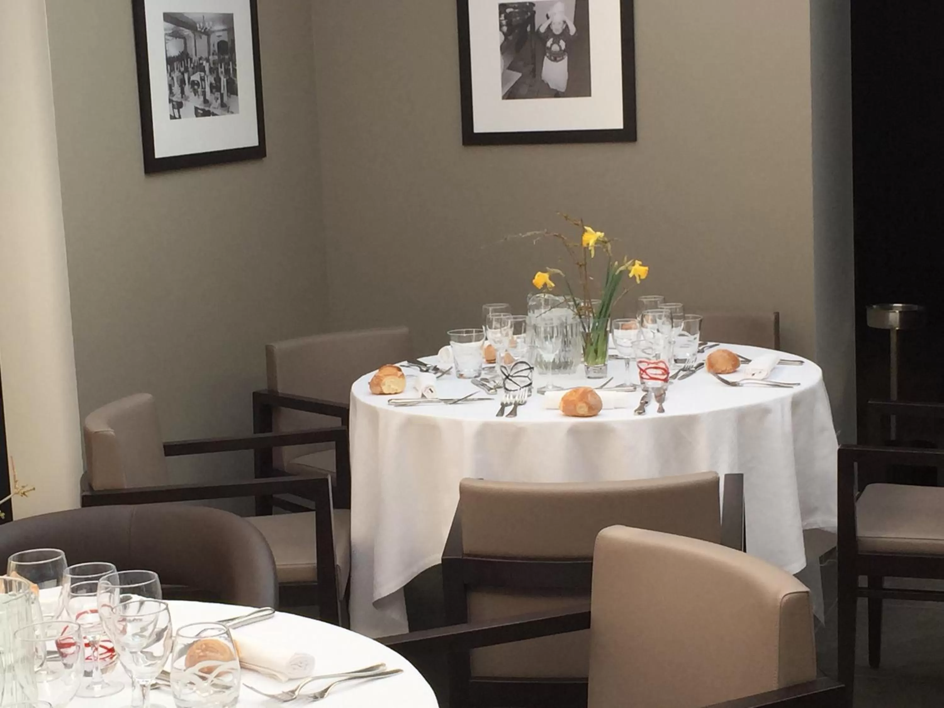 Restaurant/places to eat in Hotel Blanc