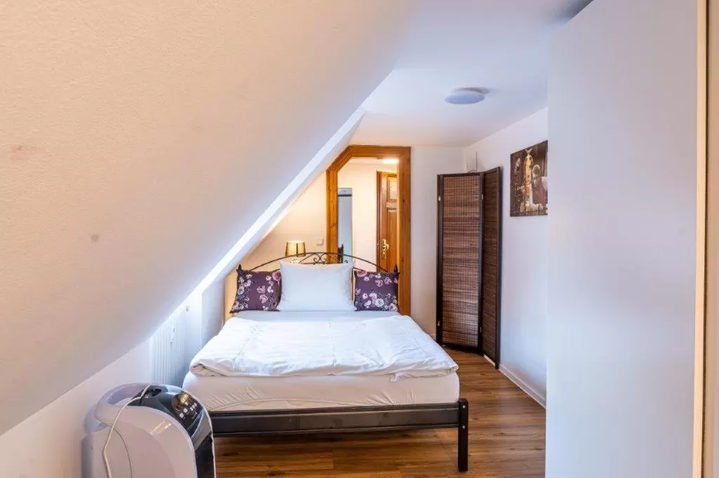 Bed in Restaurant Dicker Mann Hotel zum Blauen Krebs