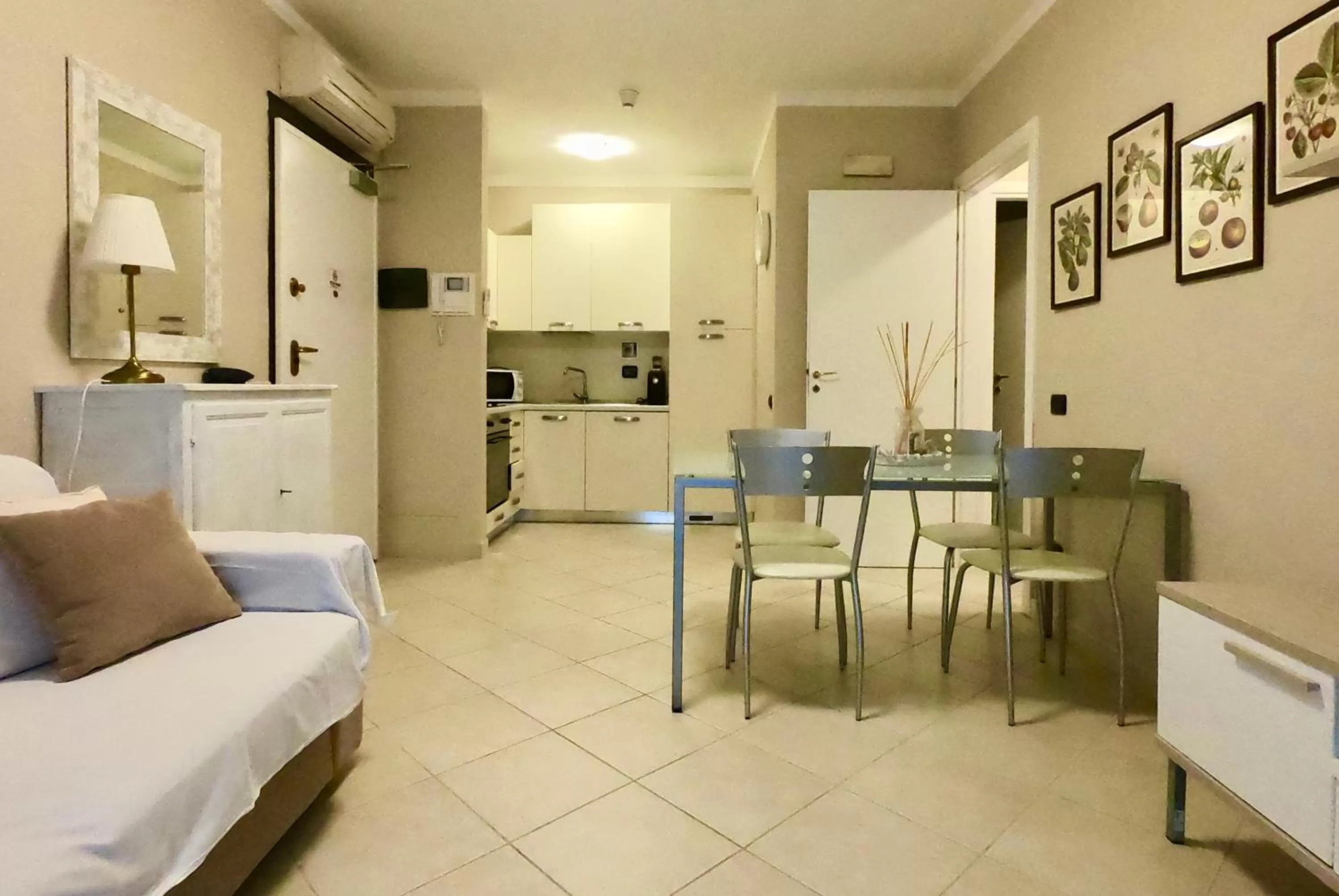 Dining Area in Michelangelo rta