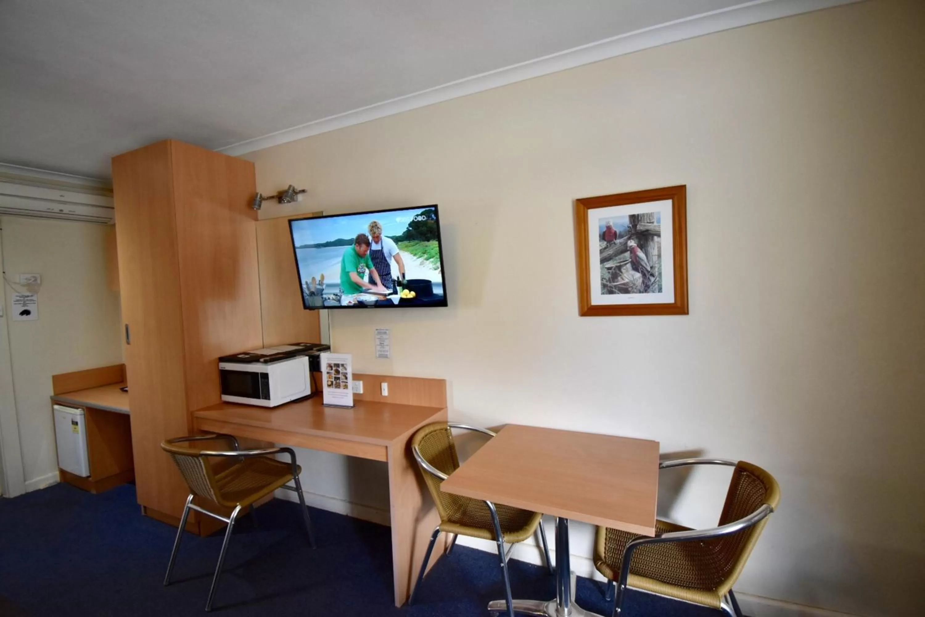 Twin Room in Townhouse Motel Cowra