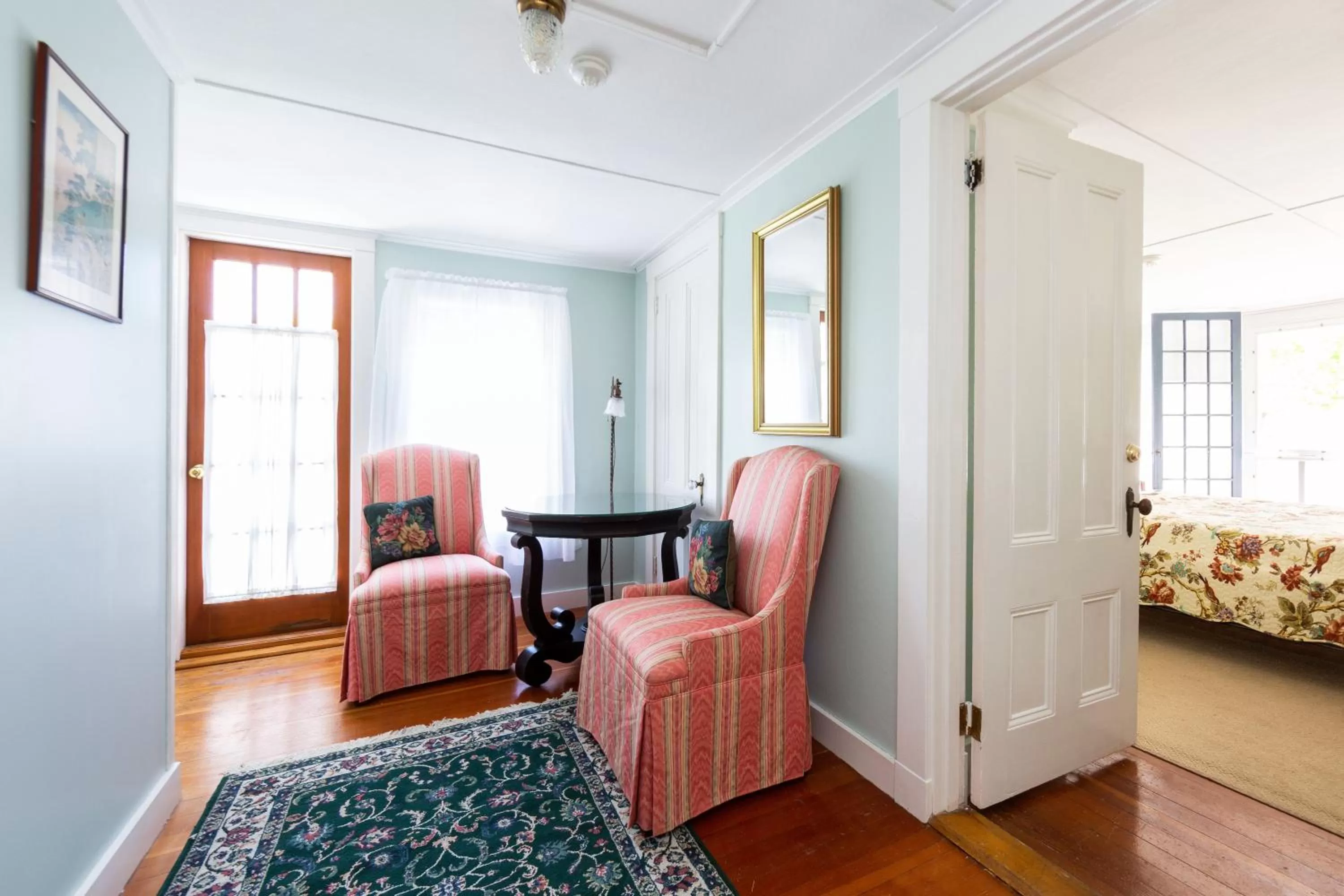 Bed in The Elmhurst Inn