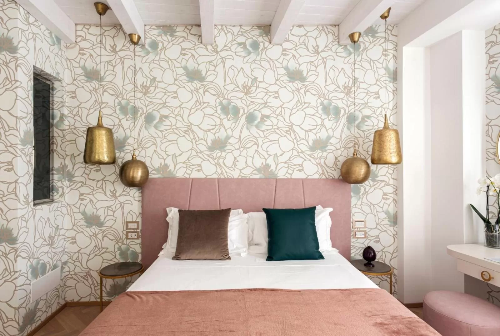 Bedroom, Bed in LUXURY SUITES ROCOPOM - Lake Front