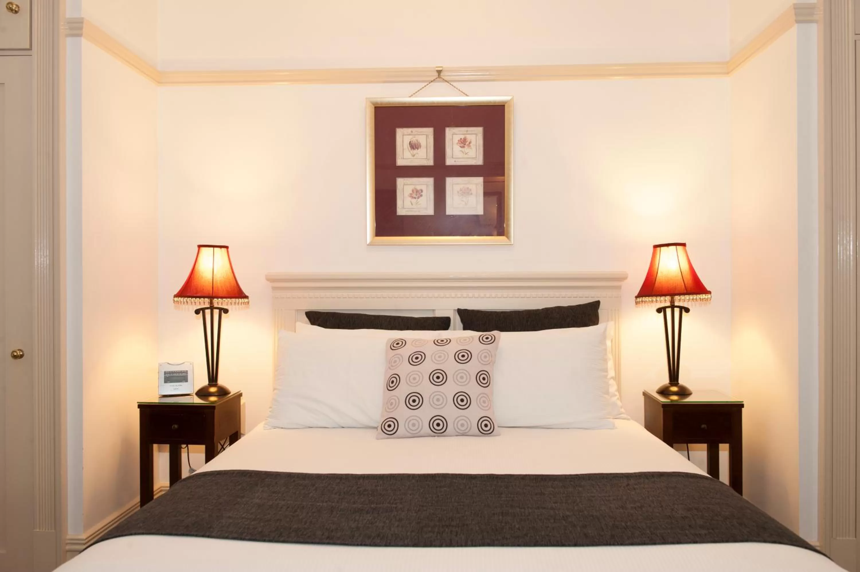 Bedroom, Bed in Cobb & Co Court Boutique Hotel