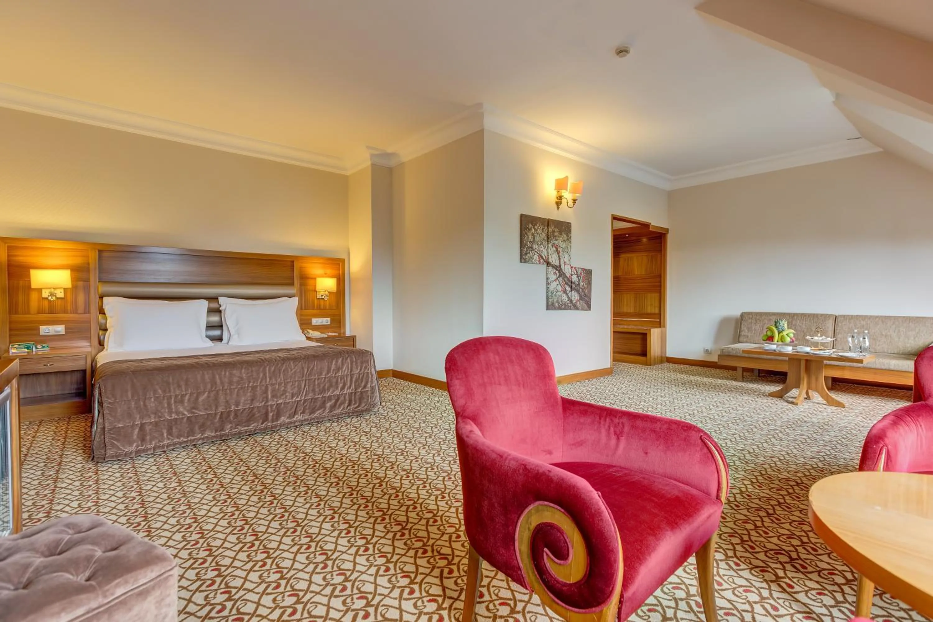 Photo of the whole room, Bed in Buyuk Abant Hotel