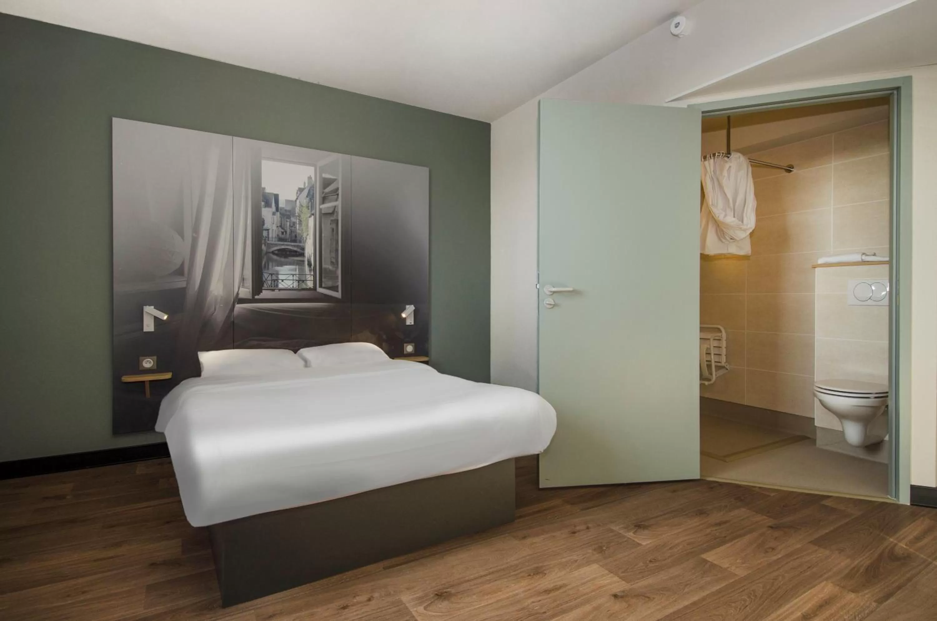 Bedroom, Bed in B&B HOTEL Montargis-Amilly