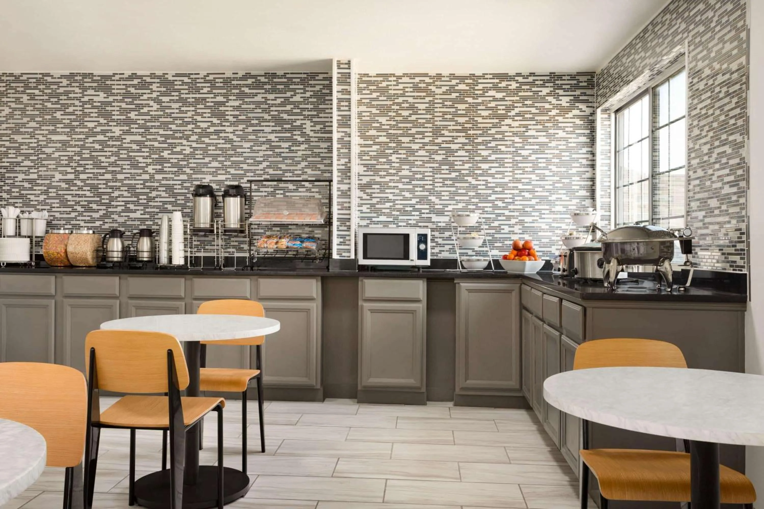 Restaurant/places to eat in Baymont by Wyndham Blackwell I-35