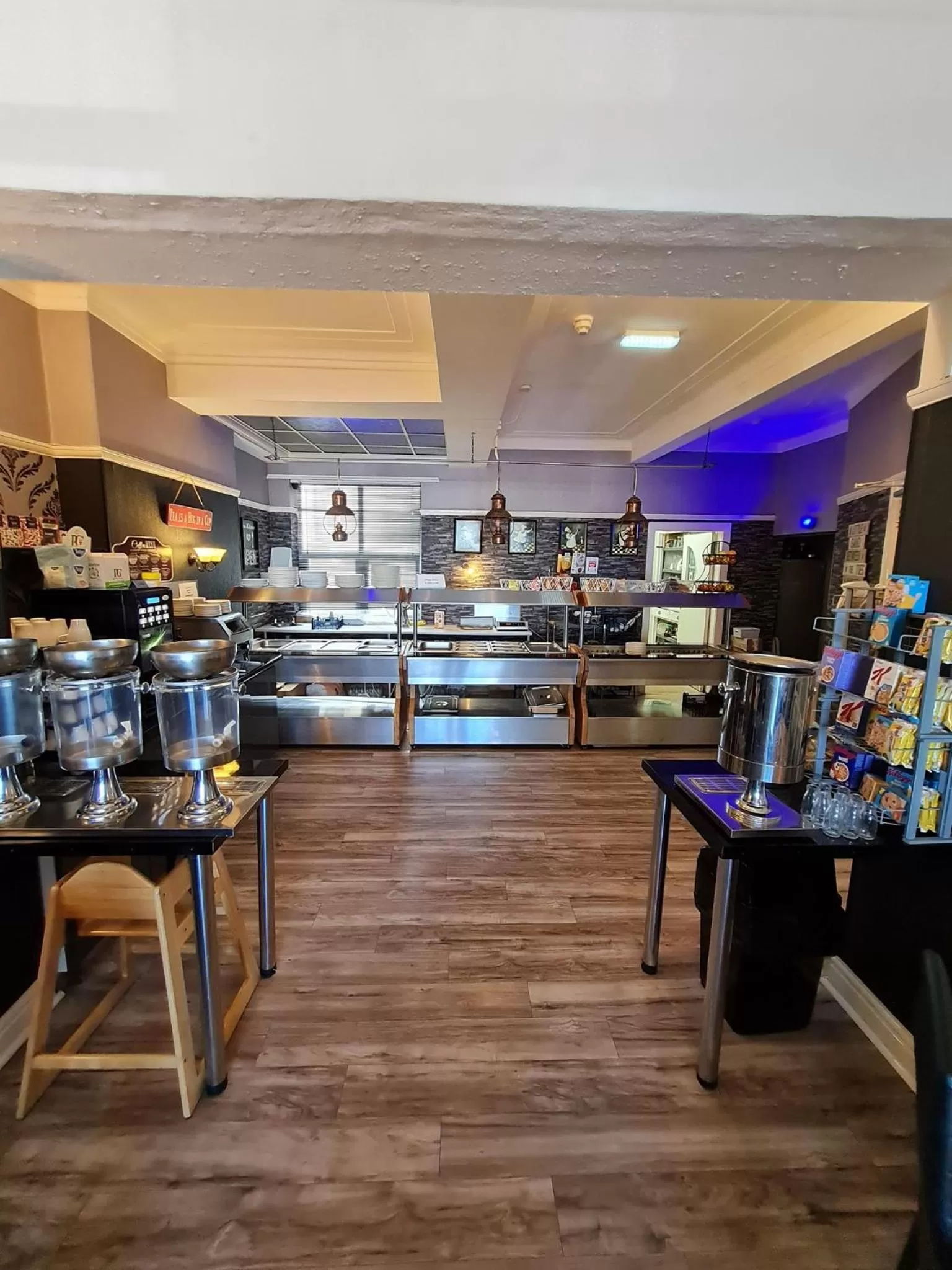 Restaurant/places to eat in Queens Plaza Hotel