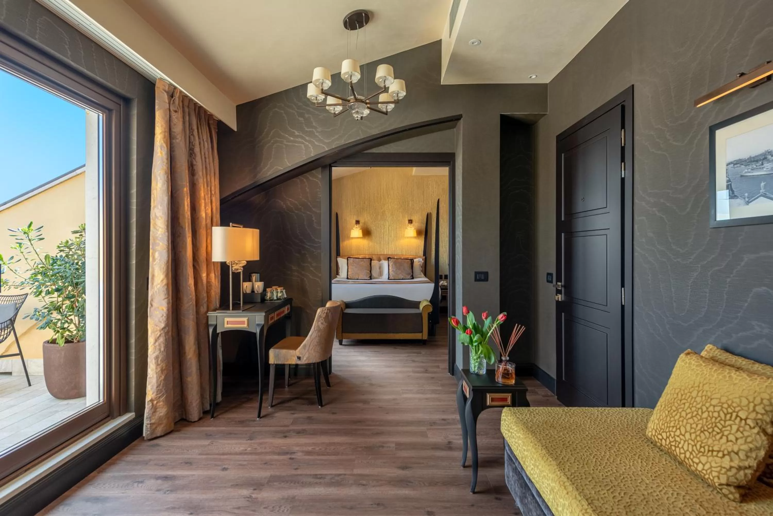 Bed in Palazzo Veneziano - Venice Collection