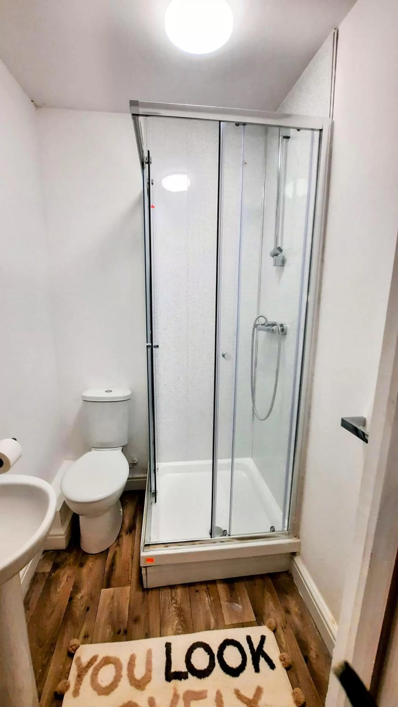 Shower, Bathroom in Burford Road - Stay. Sleep. Rest.