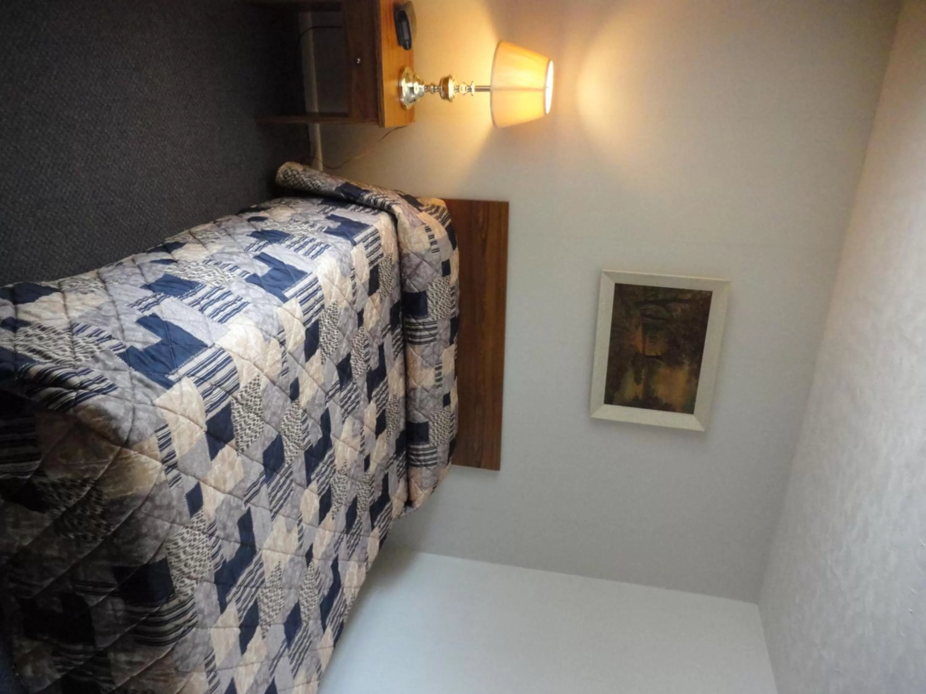 Bed in Hipwell's Motel