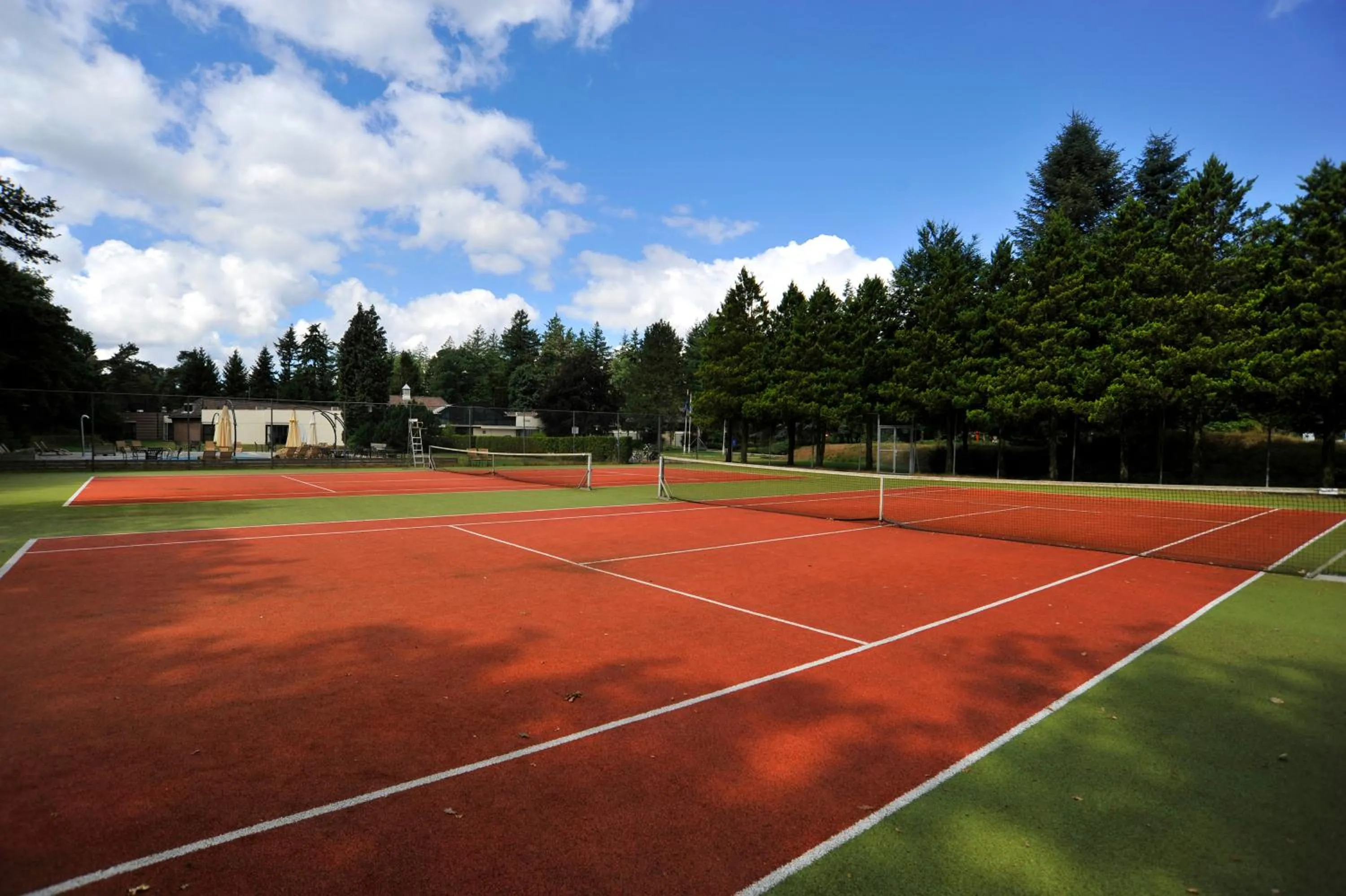 Tennis court in Fletcher Hotel Restaurant Victoria-Hoenderloo