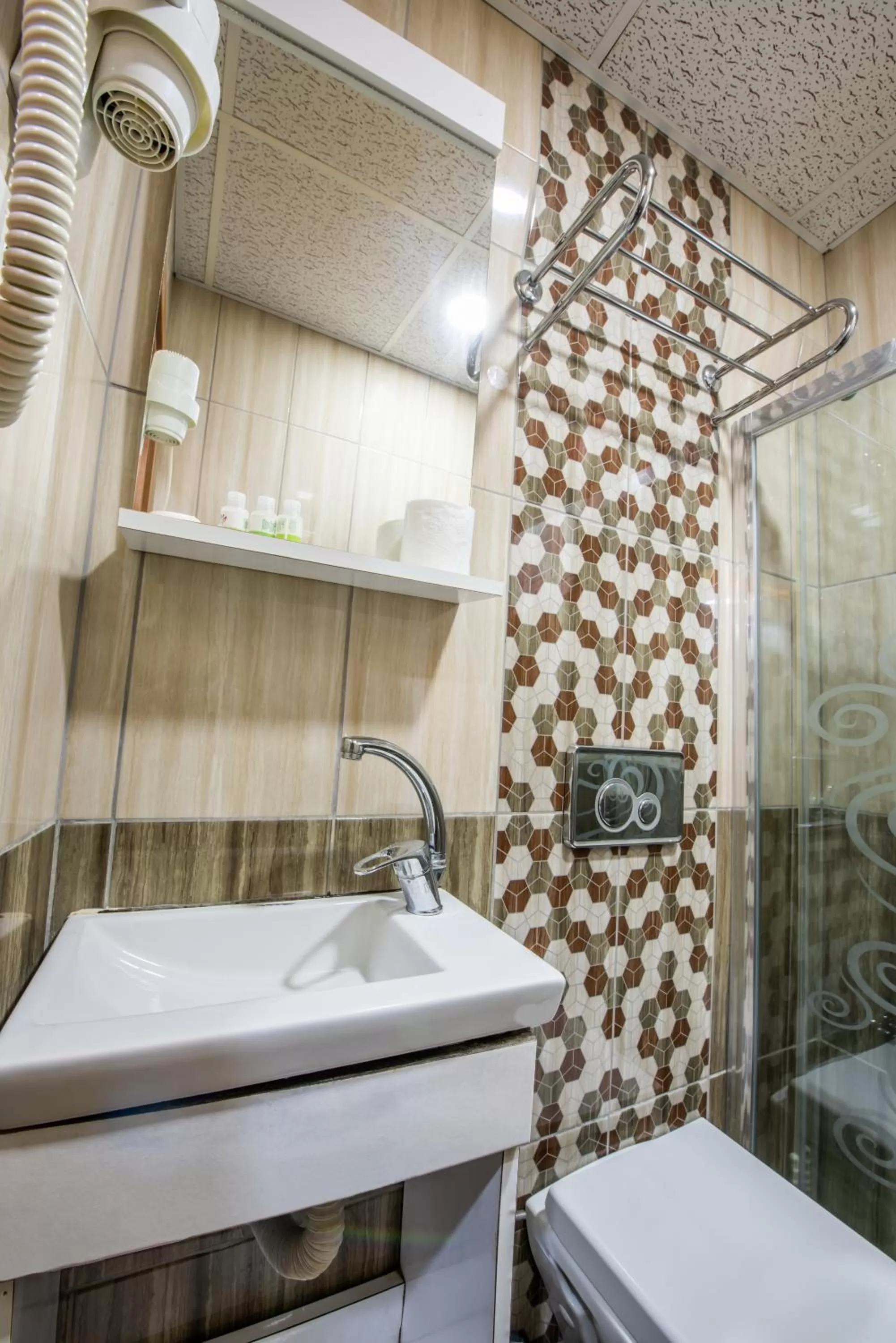 Shower in Istanbul Sirkeci Hotel