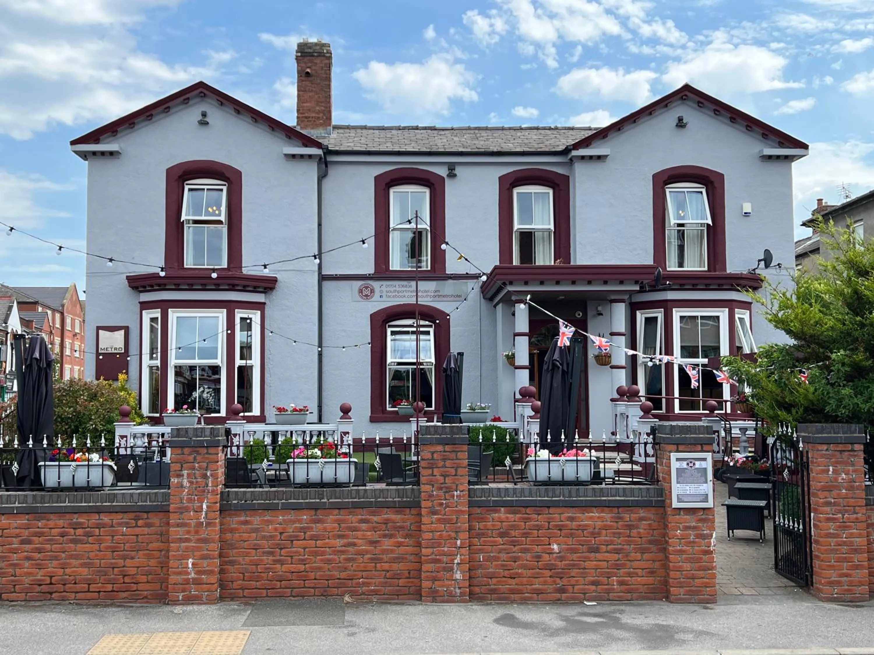 Property building in Southport Metro Hotel