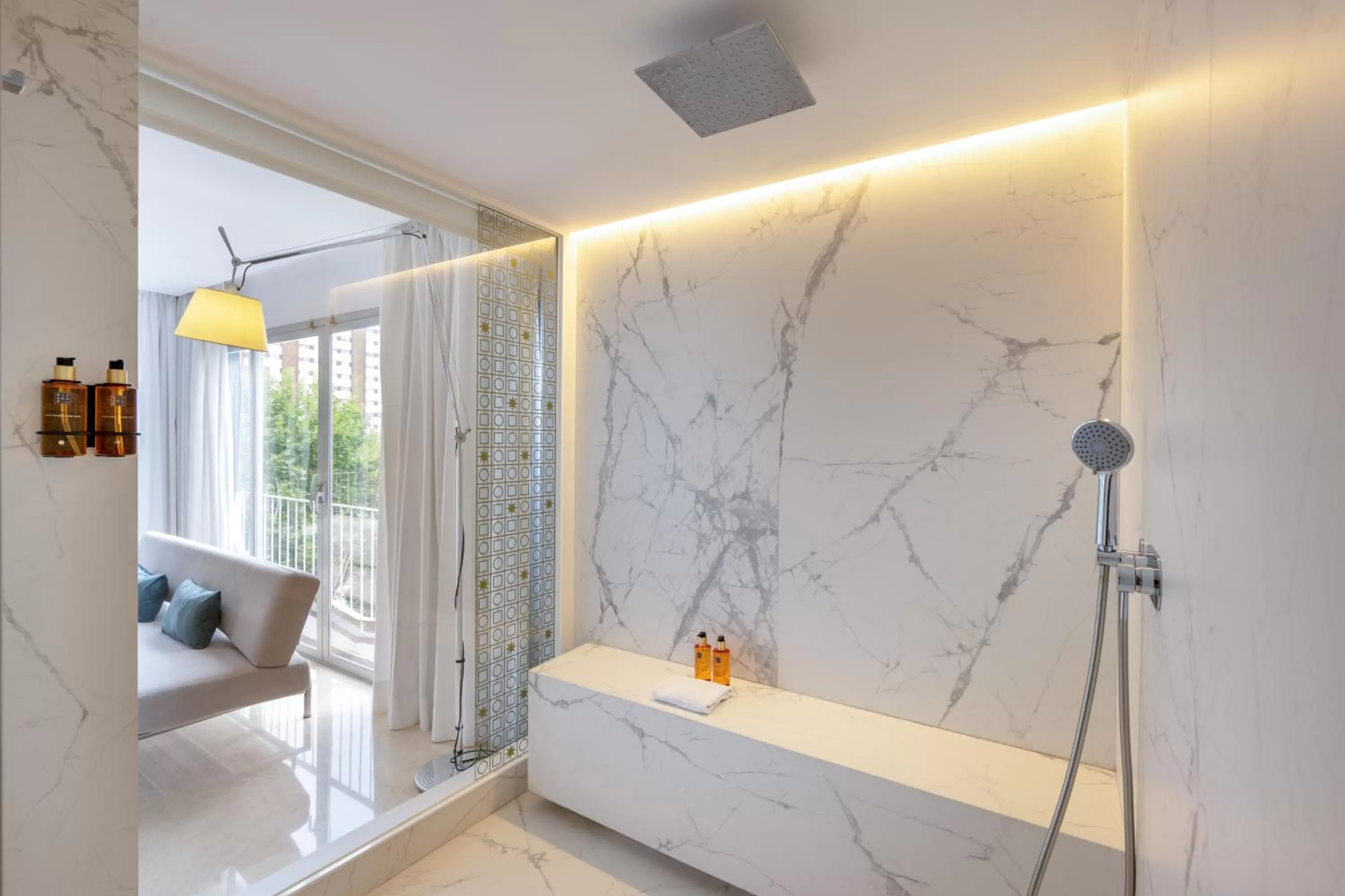 Shower in Climia Belroy 4 Sup