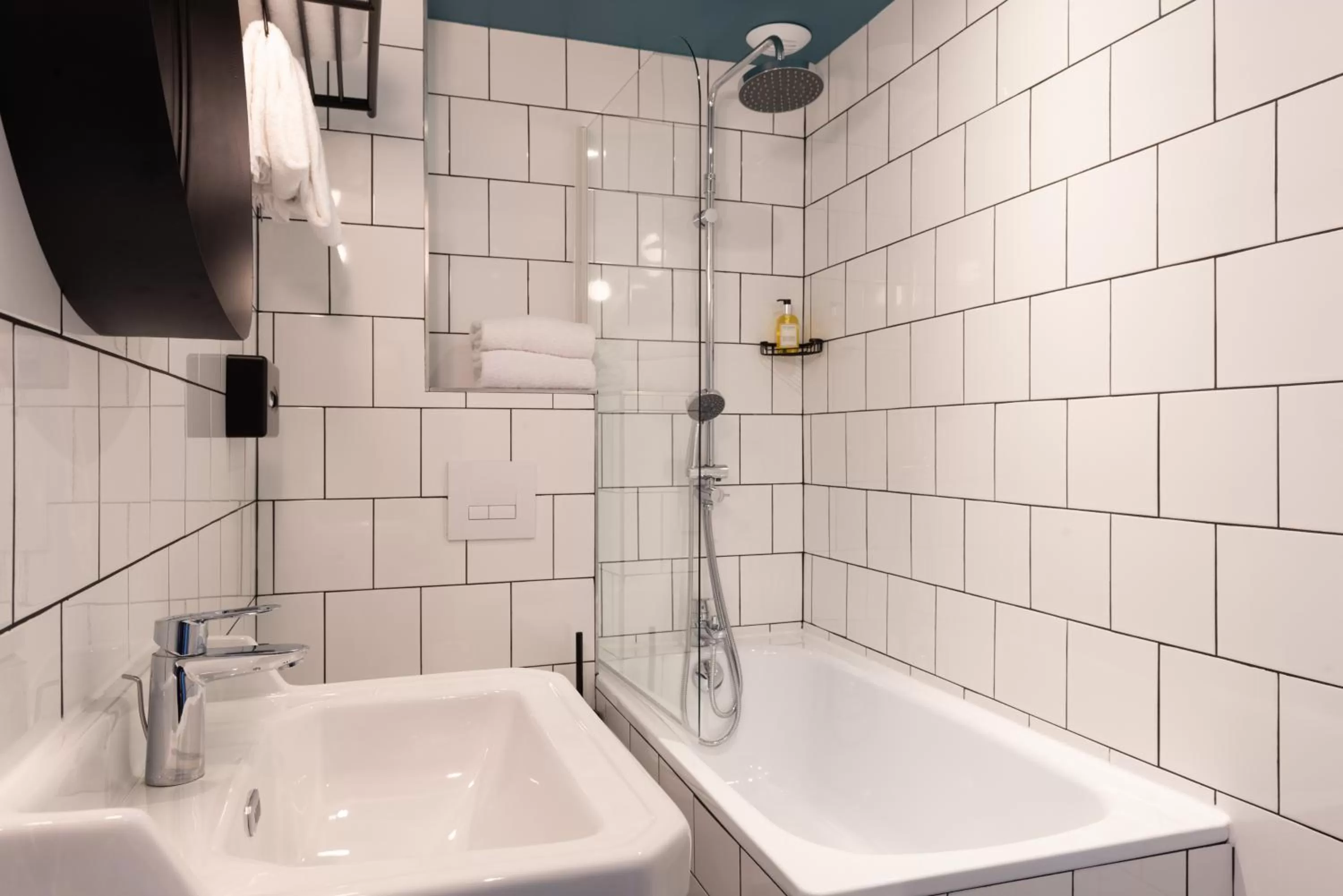 Bathroom in Hôtel Bristol Reims