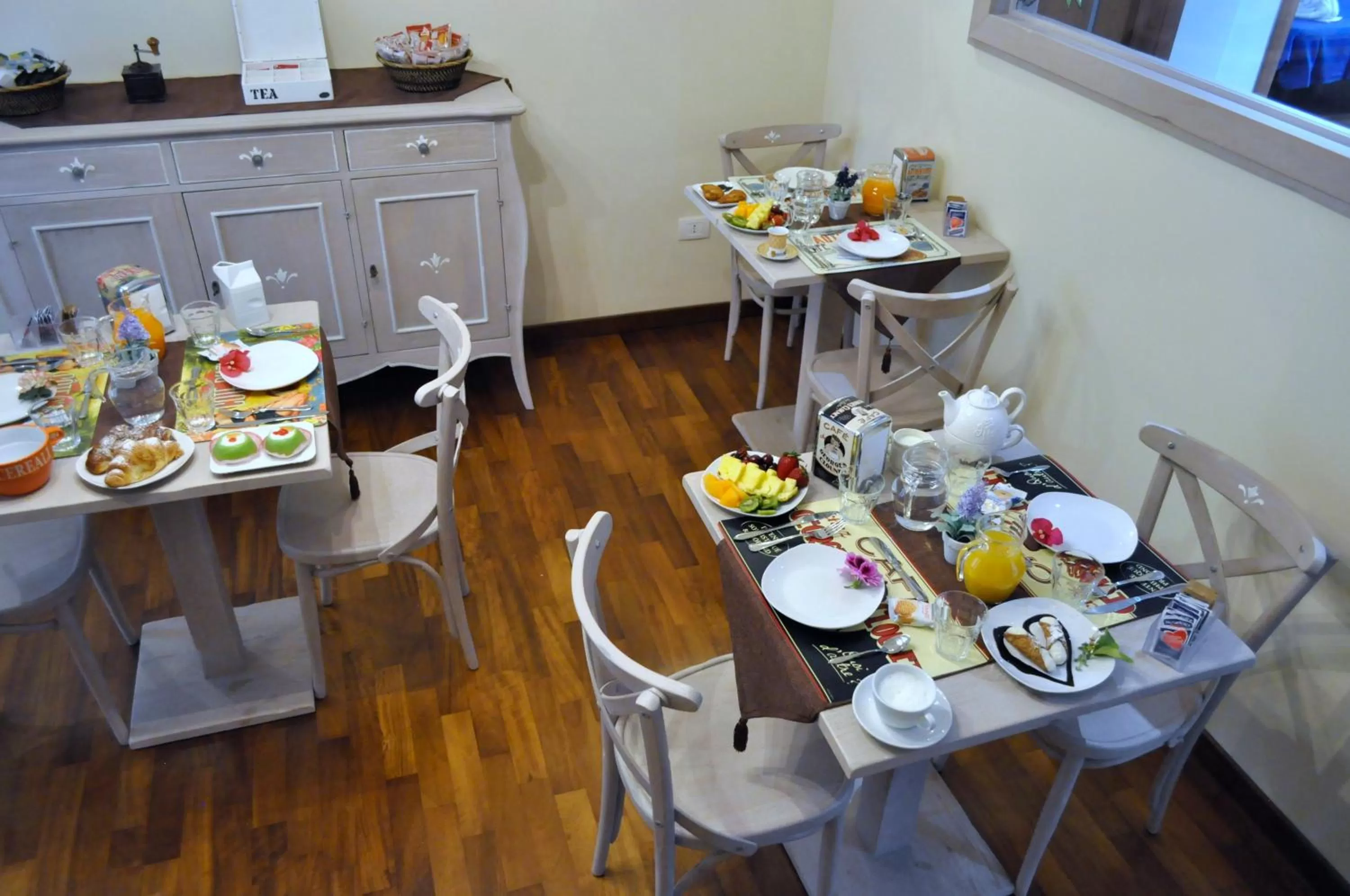 Communal lounge/ TV room in Stupor Mundi Bed and Breakfast