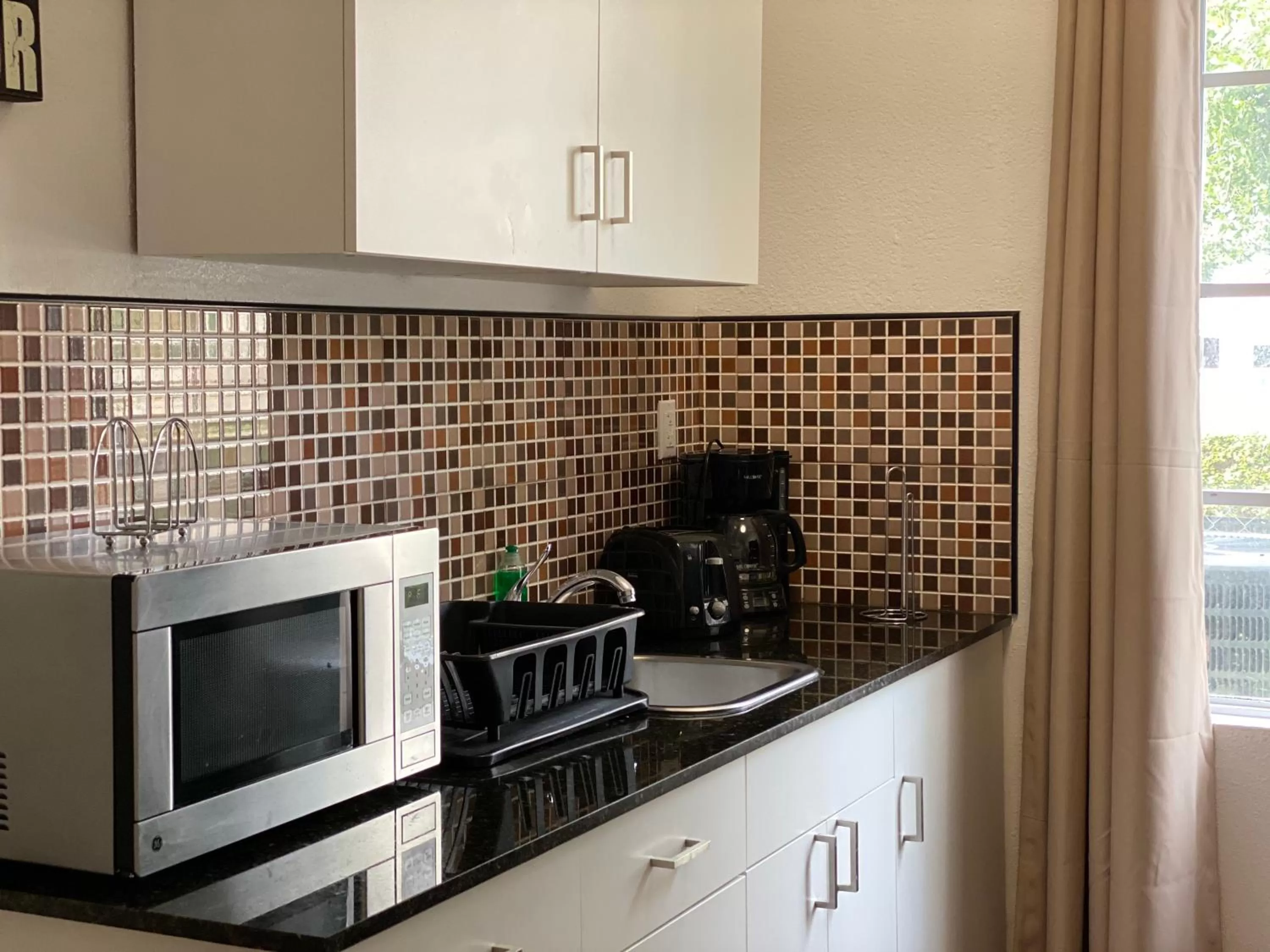 Coffee/tea facilities in Harding Boutique Apartments