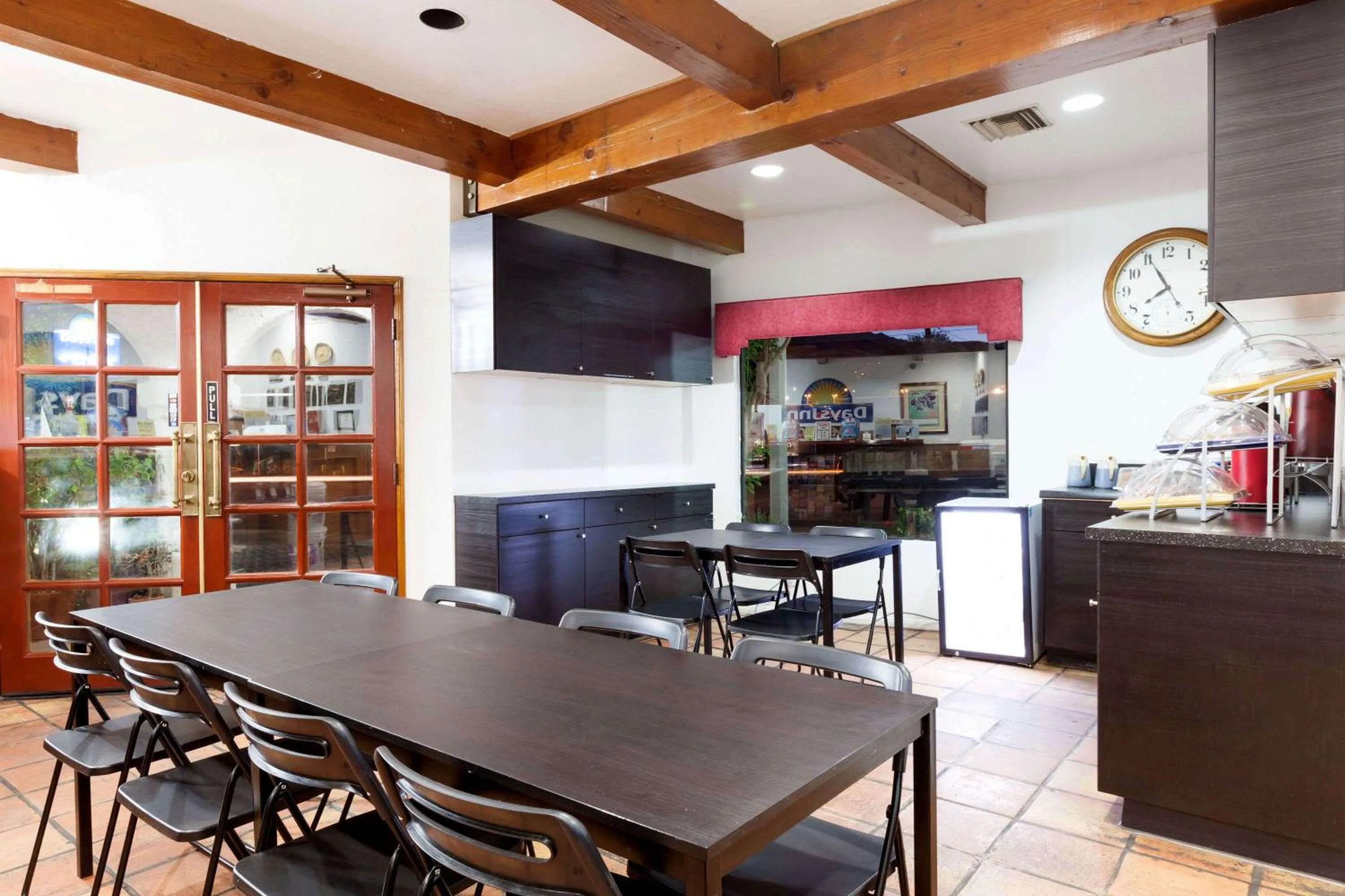 Restaurant/places to eat in Days Inn by Wyndham Castaic Six Flags Magic Mountain