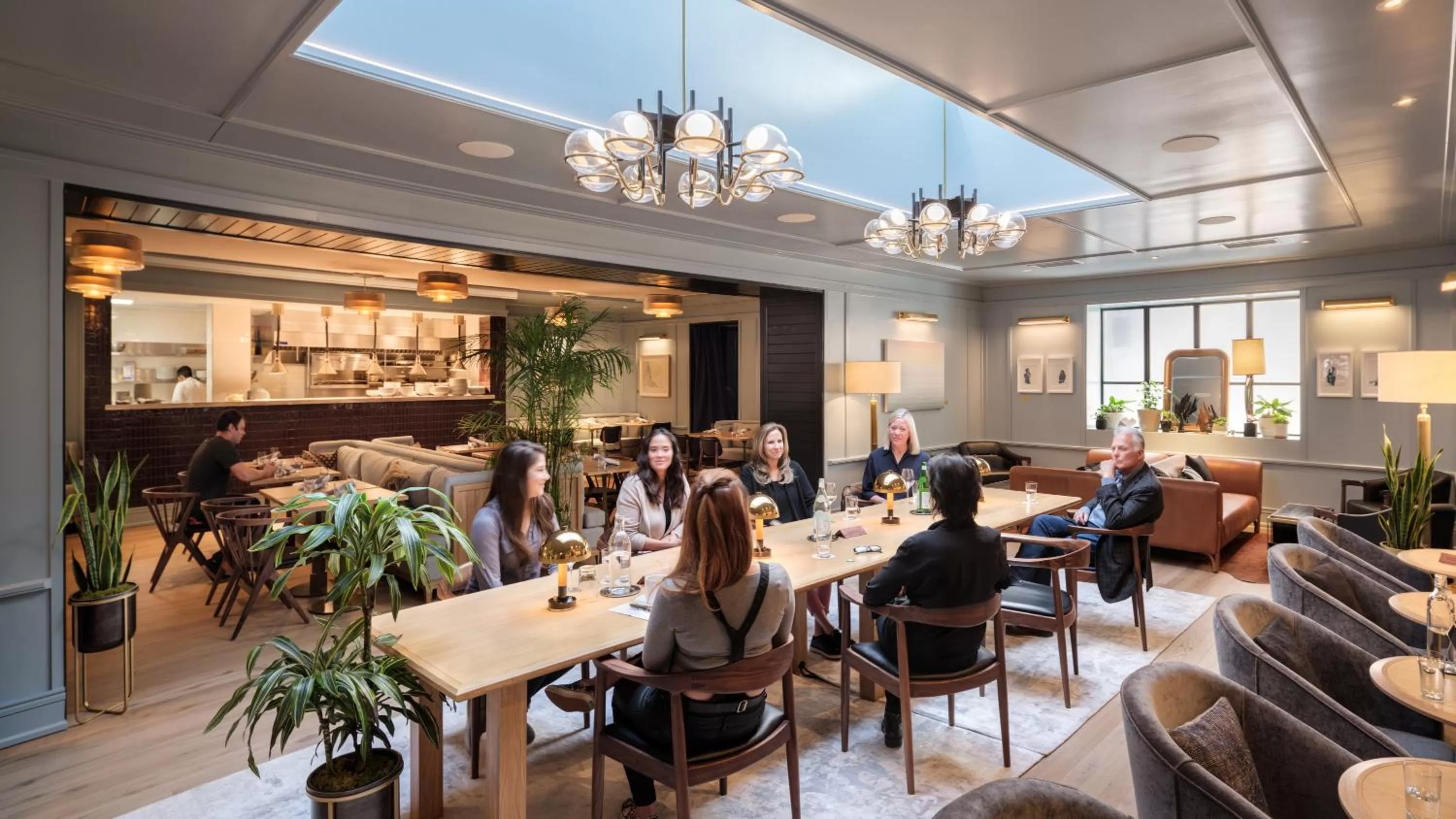 Restaurant/places to eat in Clayton Hotel & Members Club