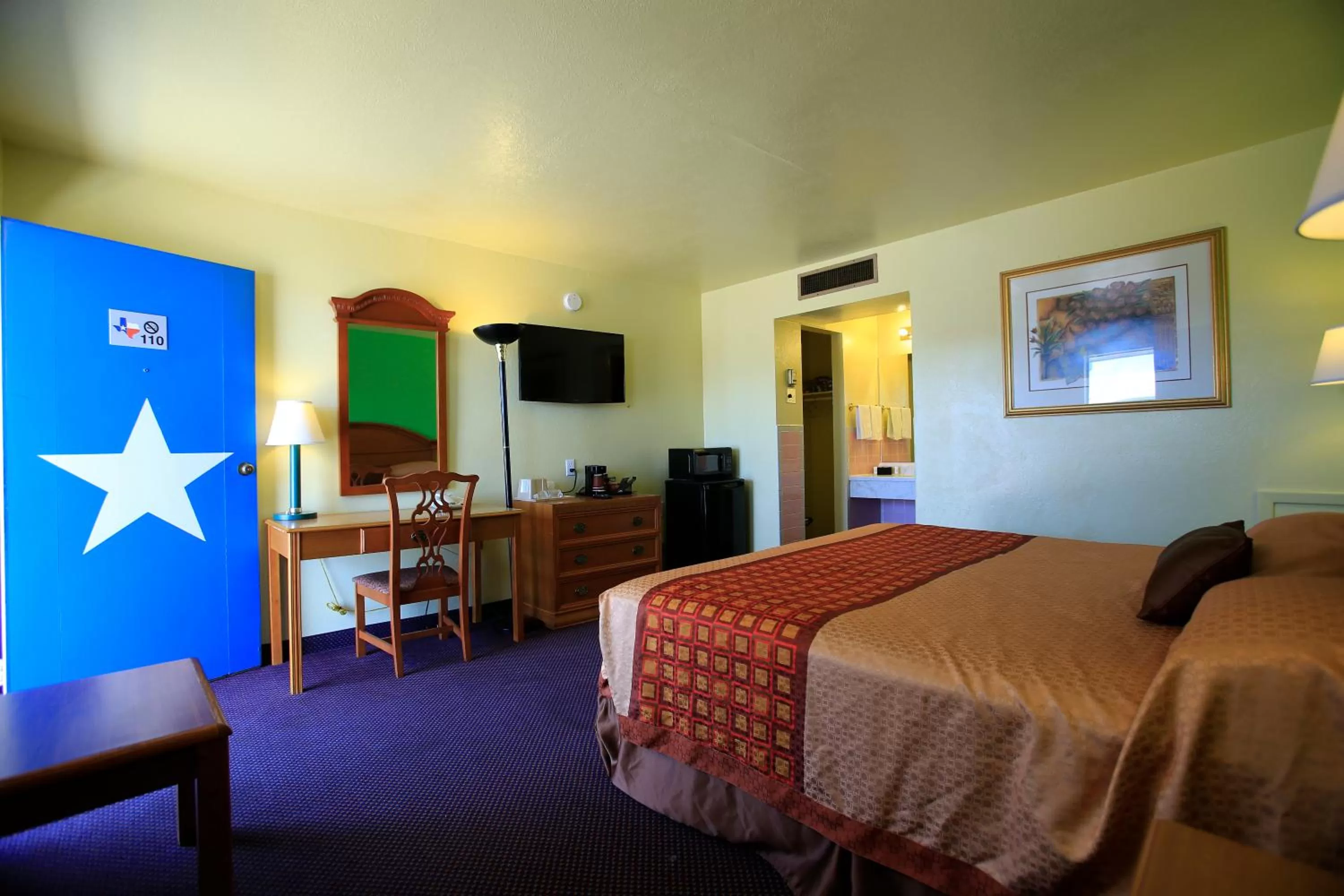 Photo of the whole room, Bed in Shamrock Country Inn
