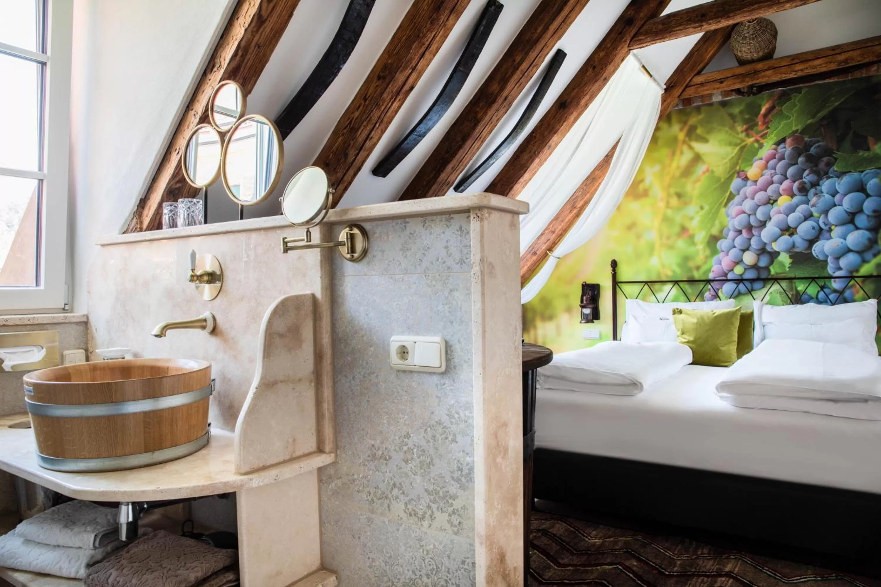 Bathroom, Bed in Gasthof Lend-Platzl