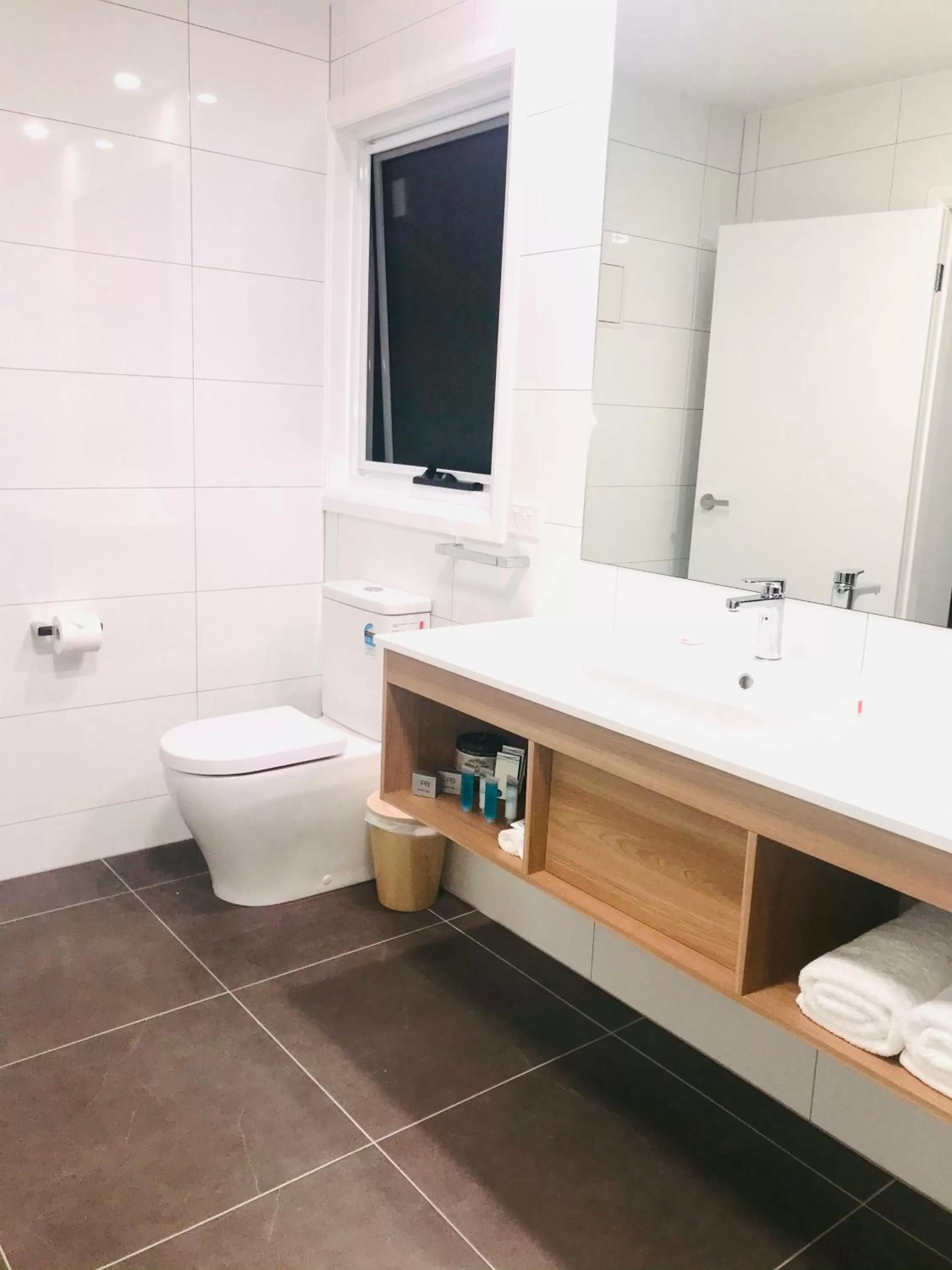 Bathroom in Hive Hotel, Moruya