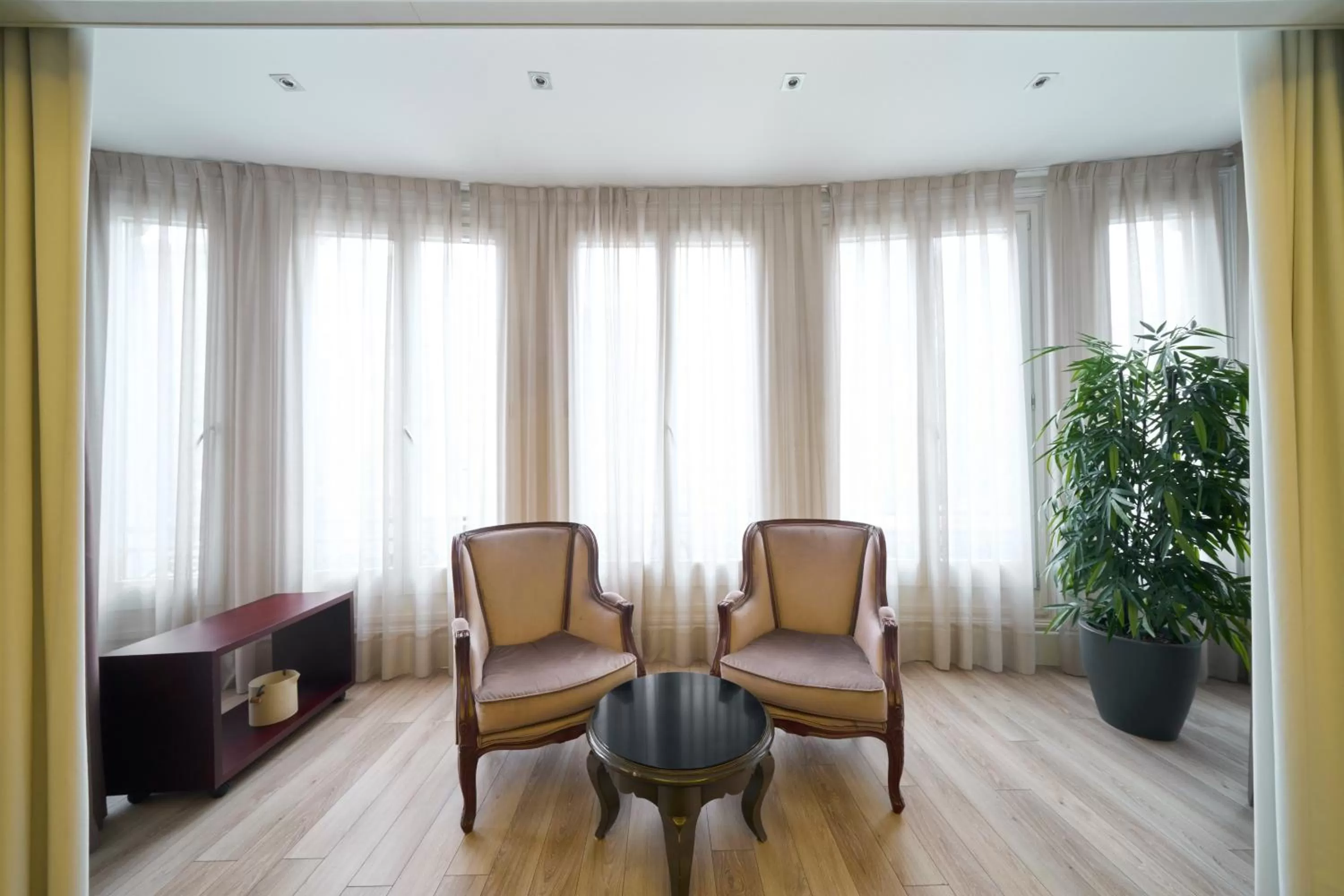 Photo of the whole room in Catalonia Passeig de Gràcia 4* Sup