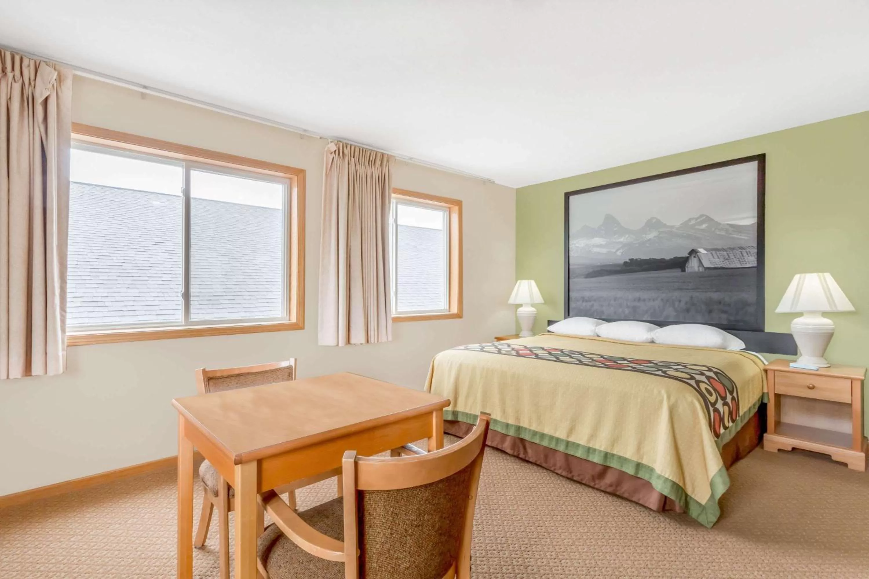 Photo of the whole room, Bed in Super 8 by Wyndham Driggs