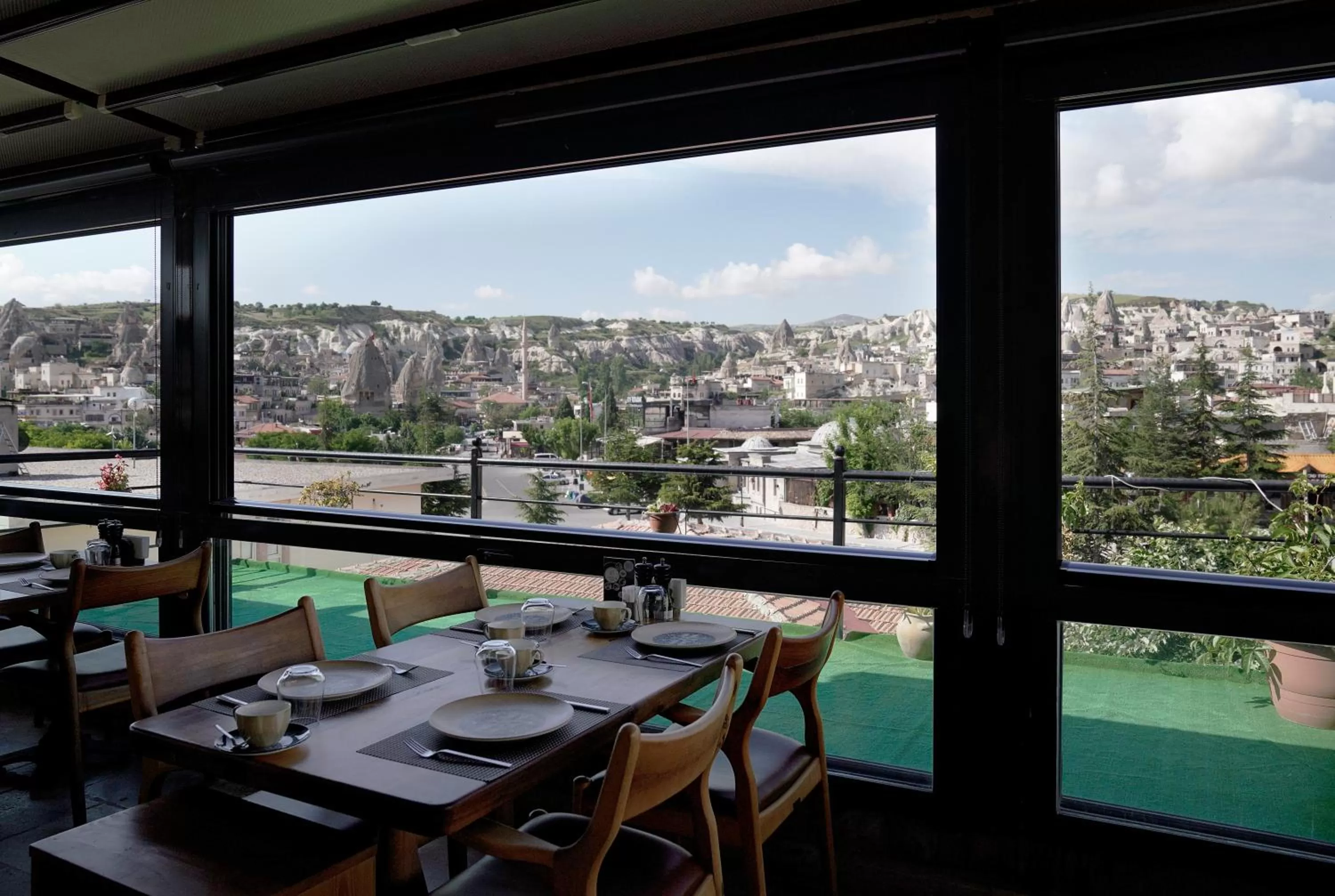 Restaurant/places to eat in Cratus Stone Palace