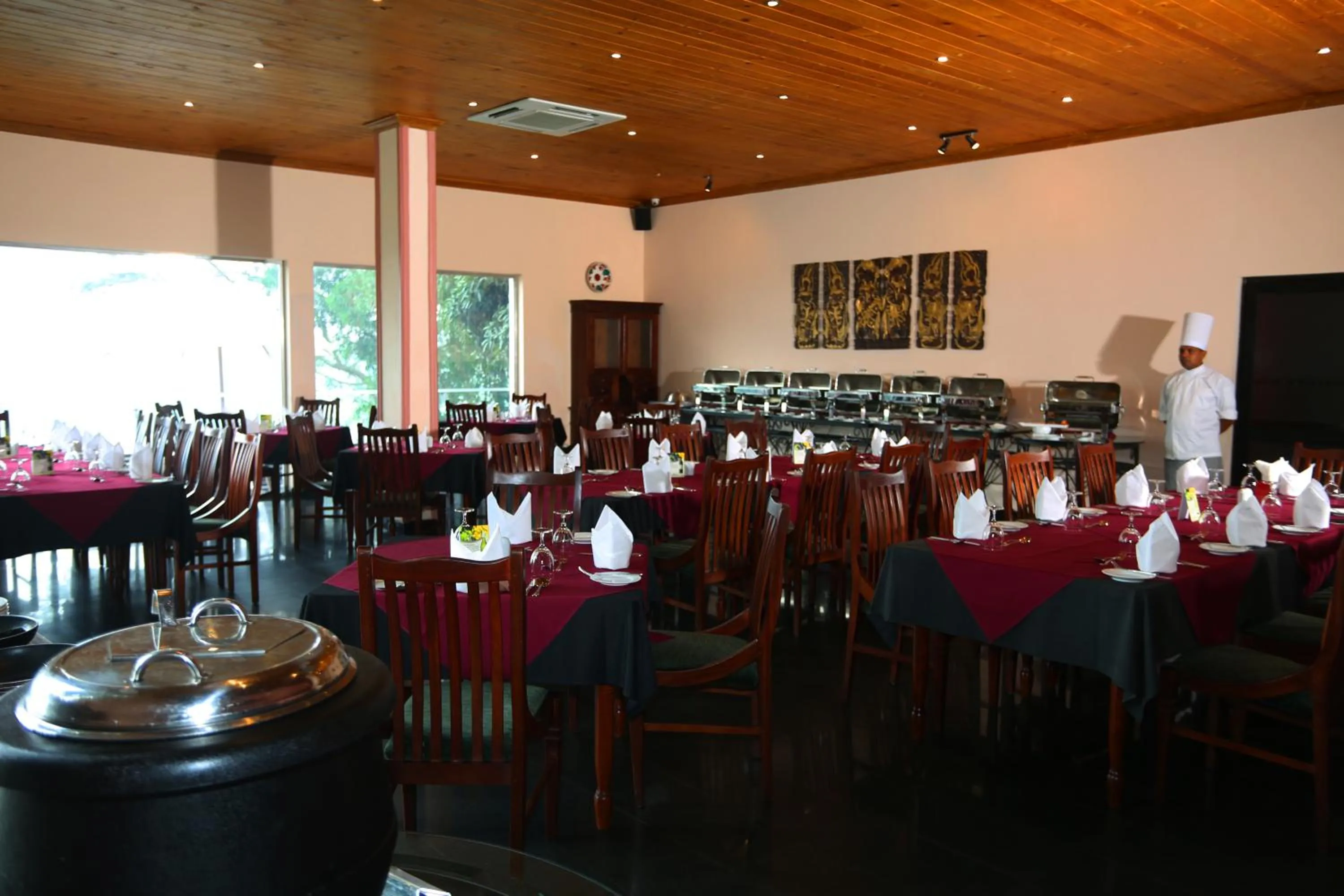 Restaurant/places to eat in Randholee Resort & Spa