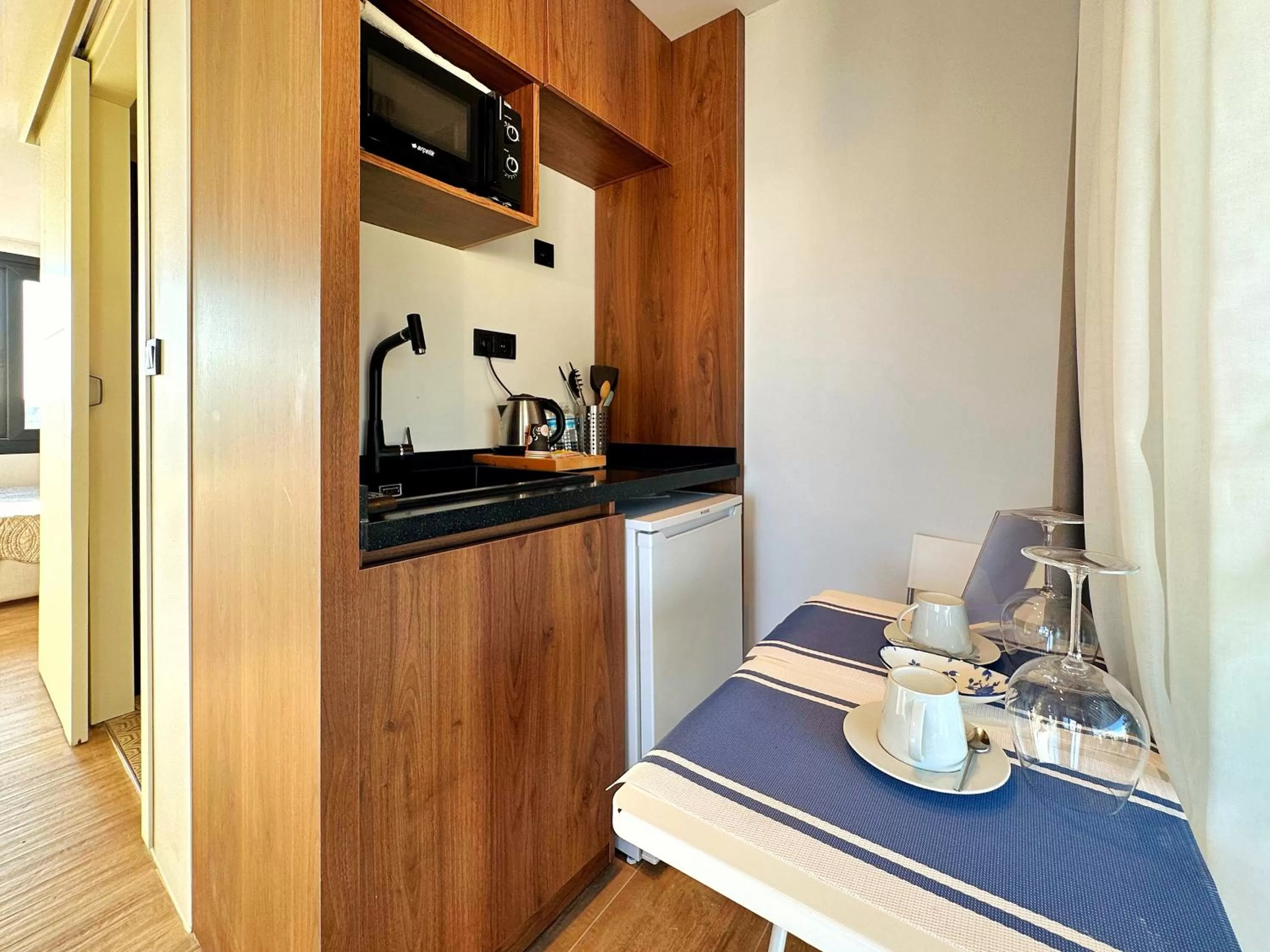 Coffee/tea facilities, Bed in Sultan Pier Hotel