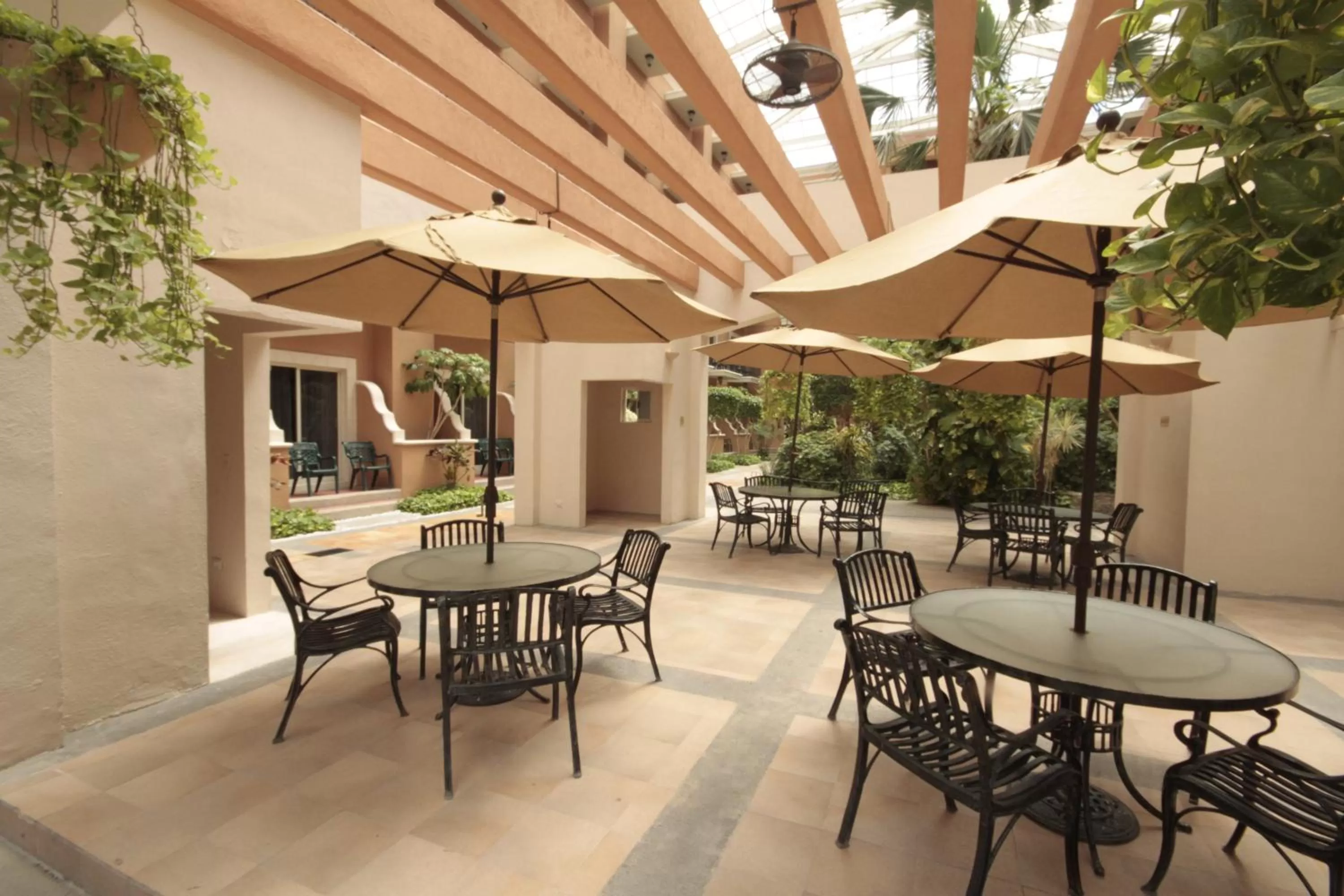 Property building in Holiday Inn Express - Monterrey - Tecnologico by IHG