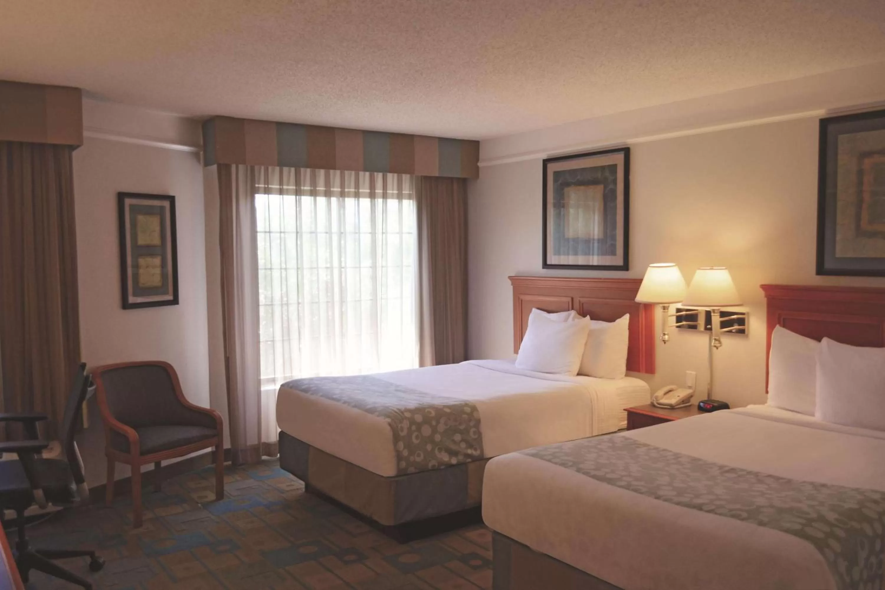 Photo of the whole room, Bed in La Quinta Inn by Wyndham Austin Oltorf