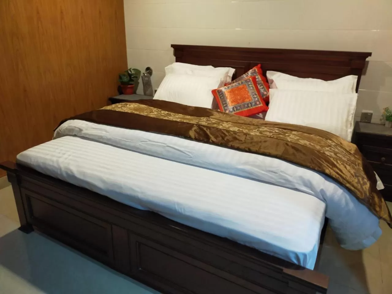 Bed in Shagufta Royal Hotel Murree