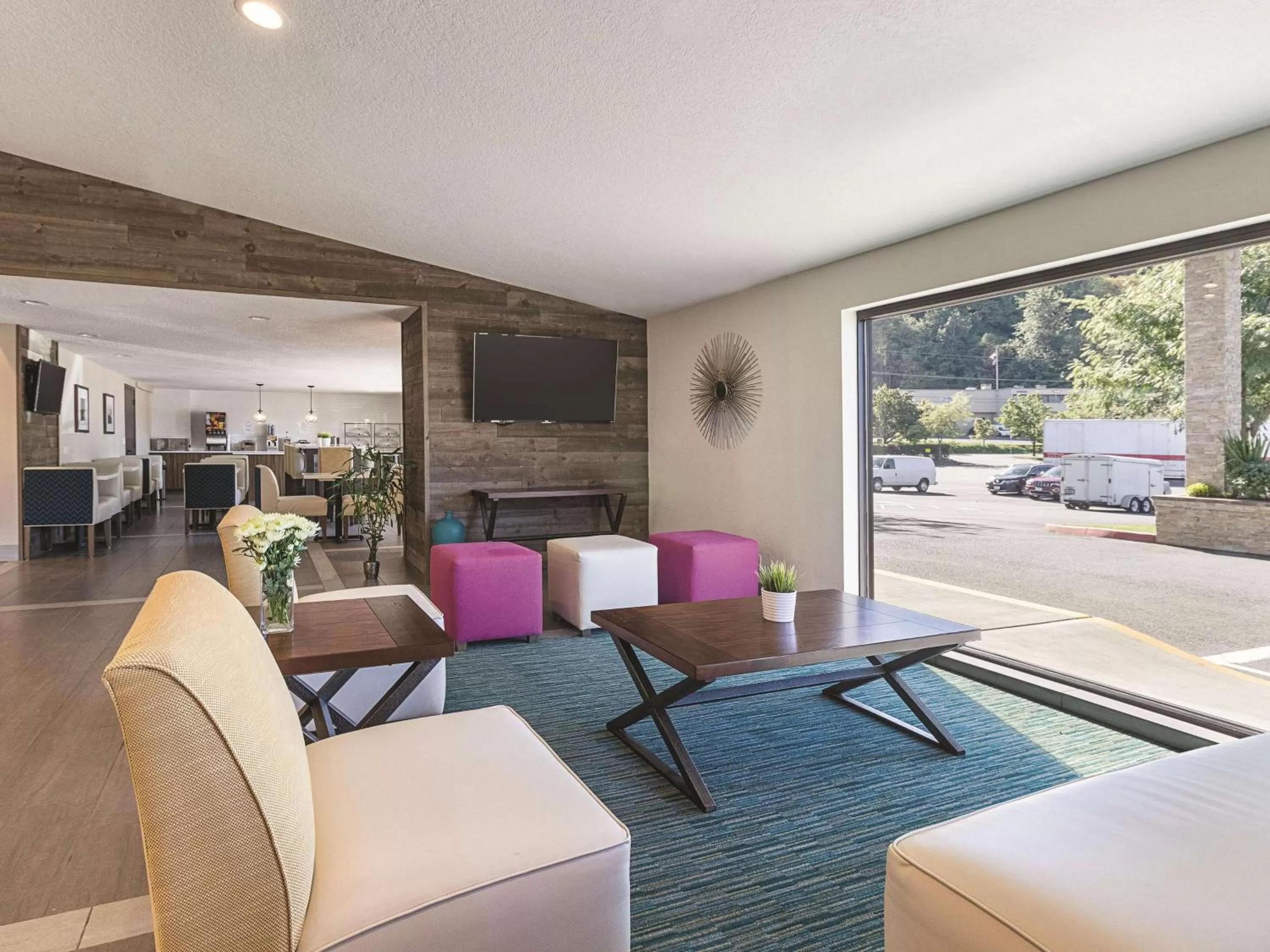 Lobby or reception in La Quinta by Wyndham Portland NW