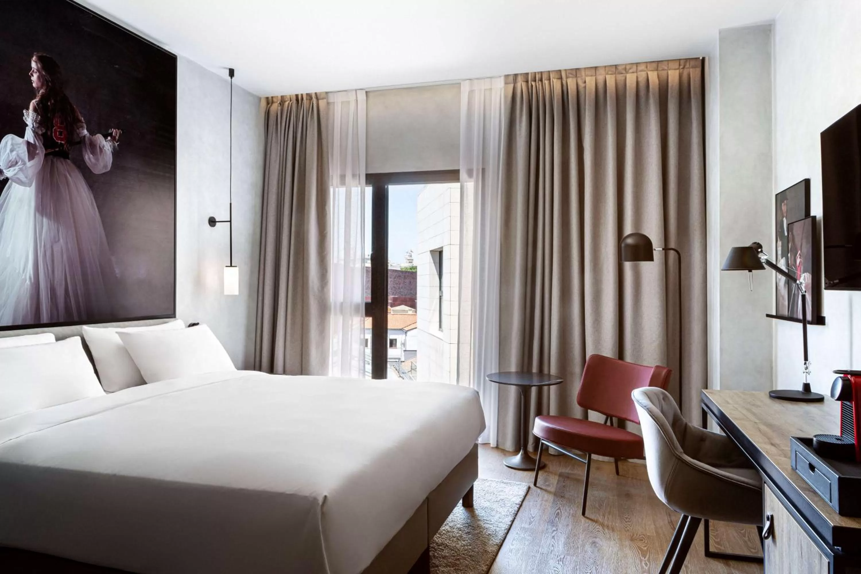 Bedroom, Bed in Radisson RED Madrid