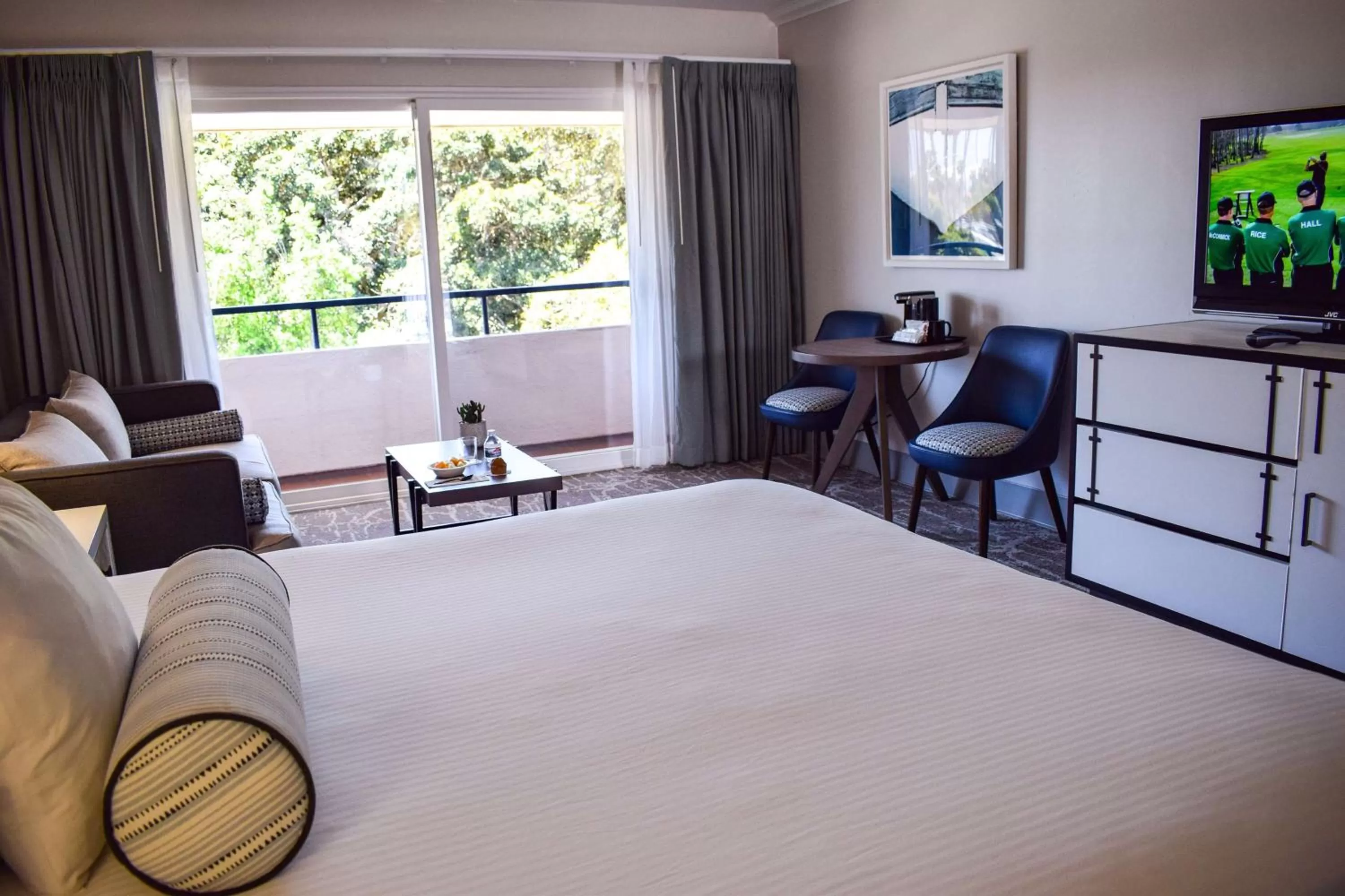 Photo of the whole room, Bed in Beachside Inn