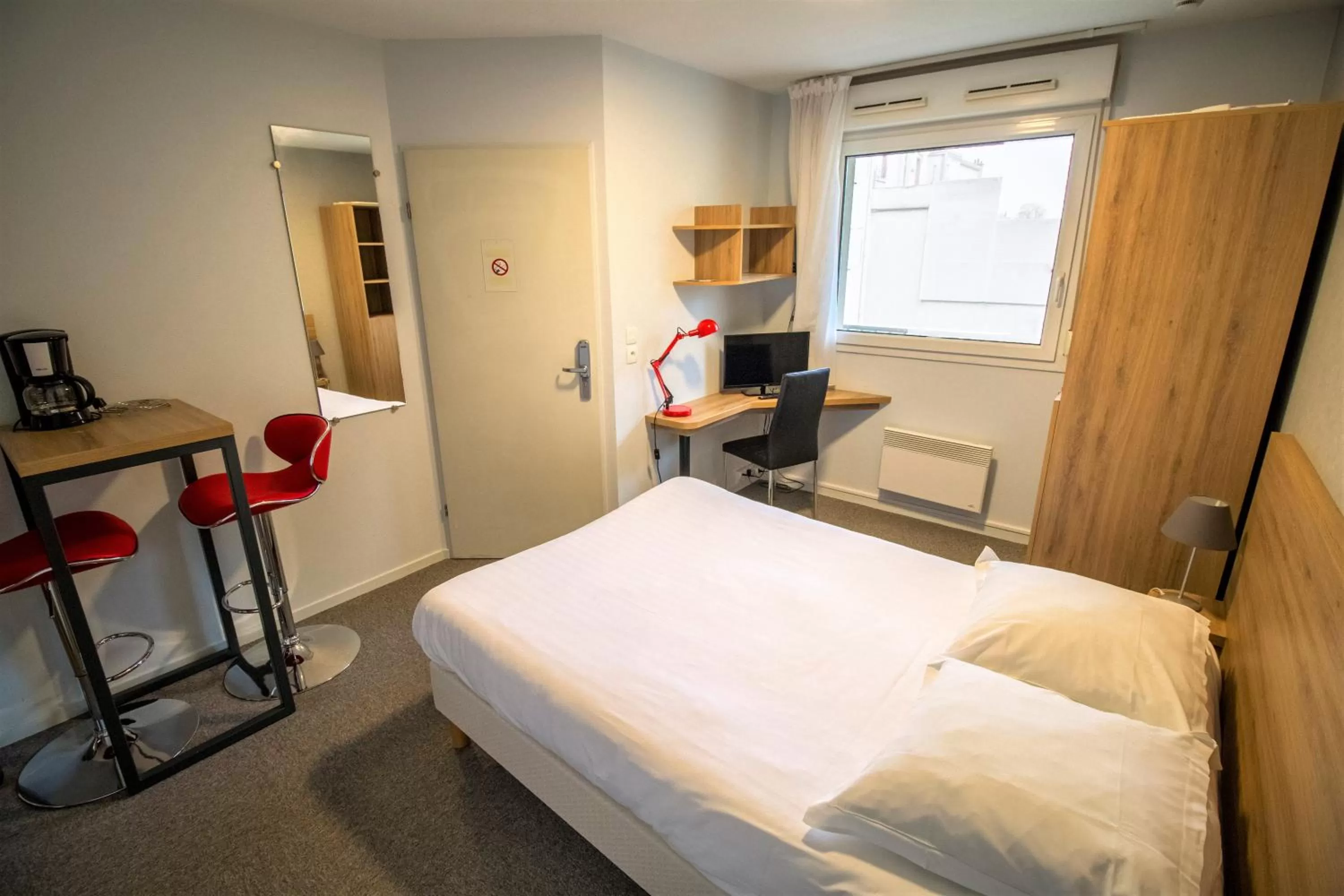 Bed in KOSY Appart'hôtel Le Champ De Mars Reims