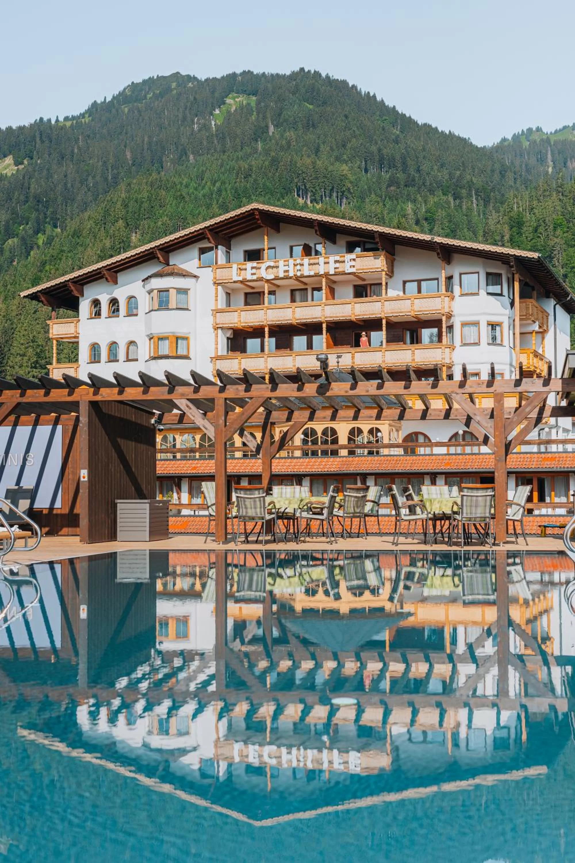 Property building in Wellness Aparthotel "Lechlife" incl Pool - 400m zum LIFT
