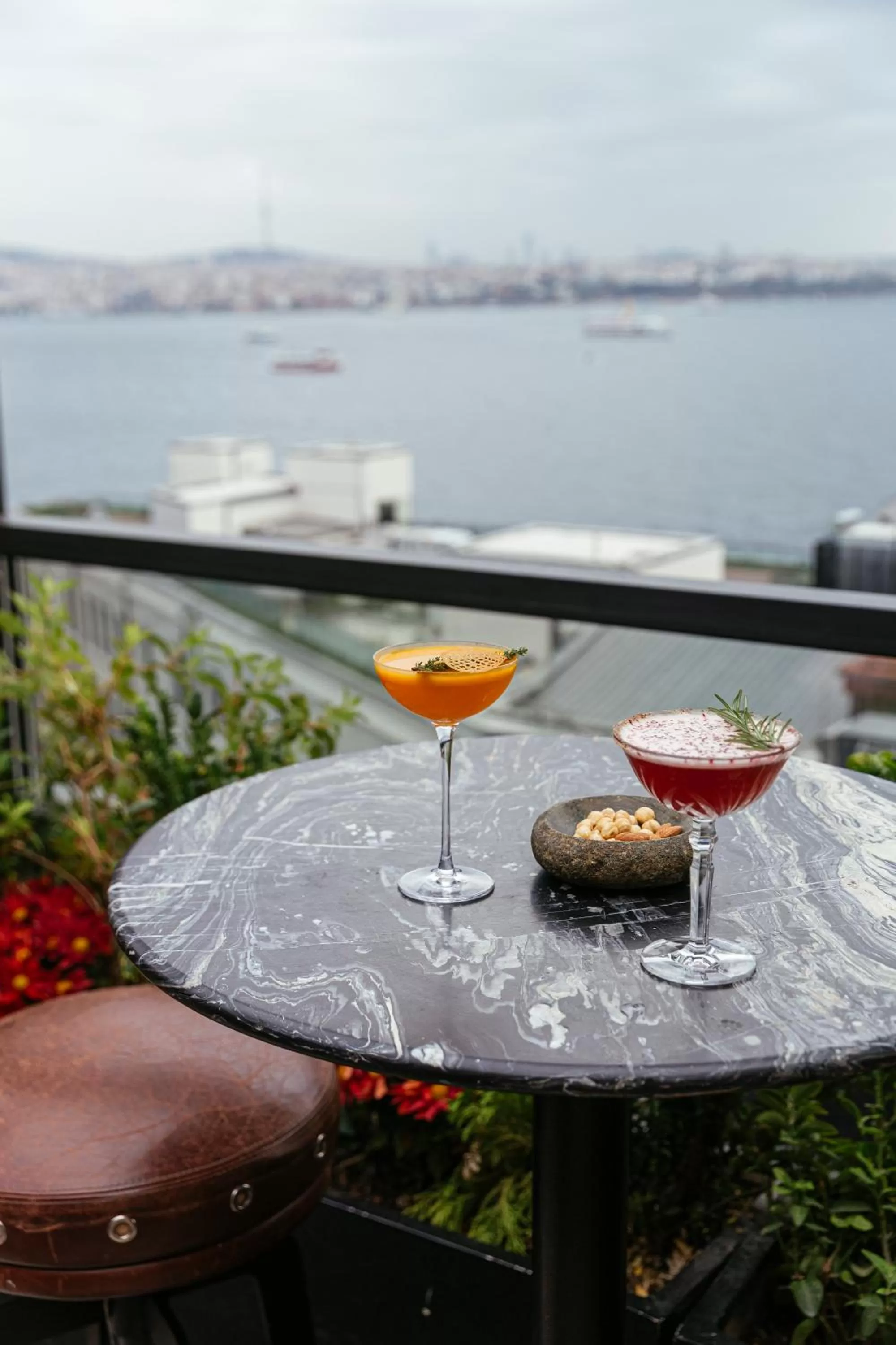 Lounge or bar in Novotel Istanbul Bosphorus Hotel