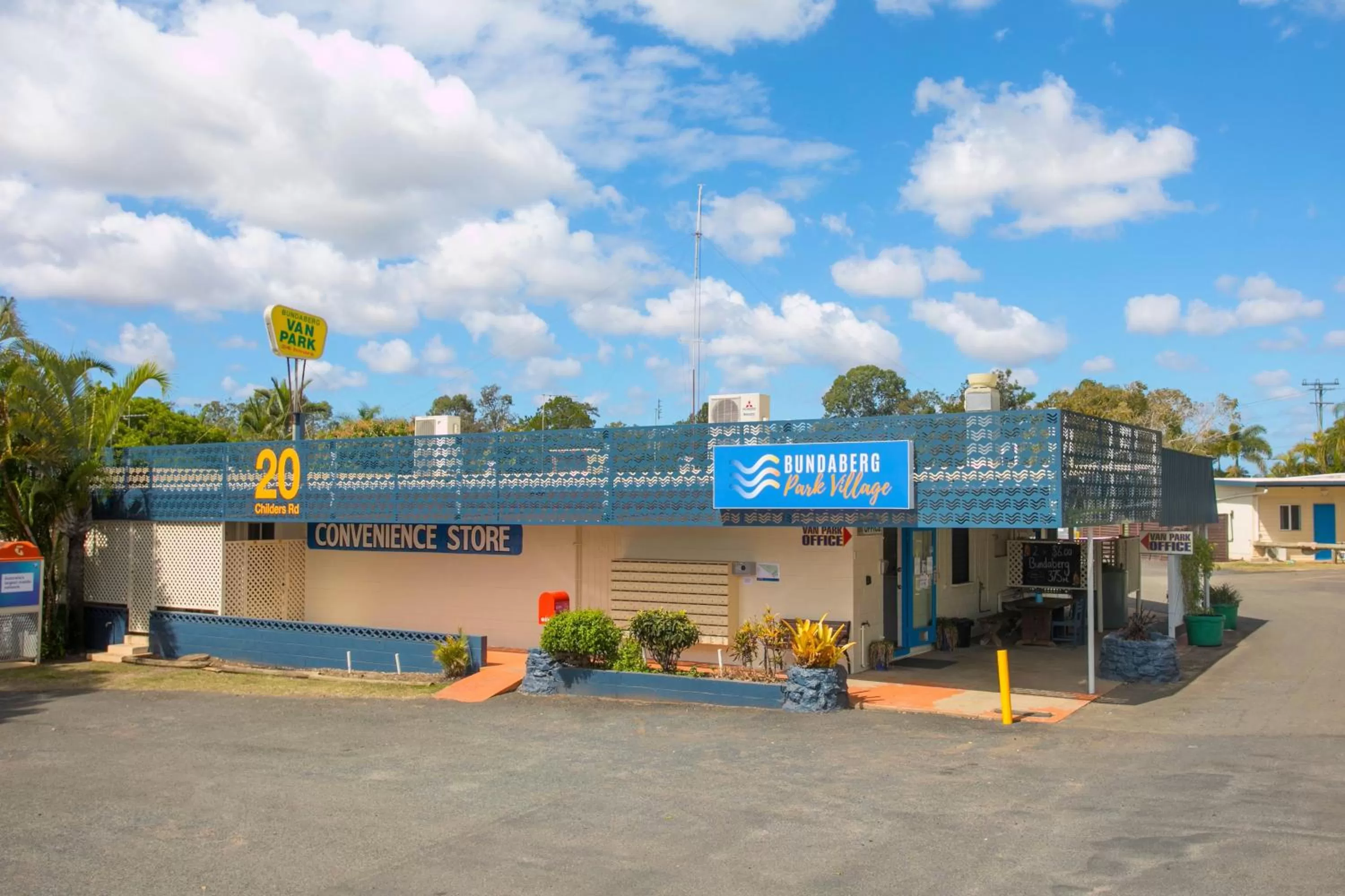 Facade/entrance in Bundaberg Park Village